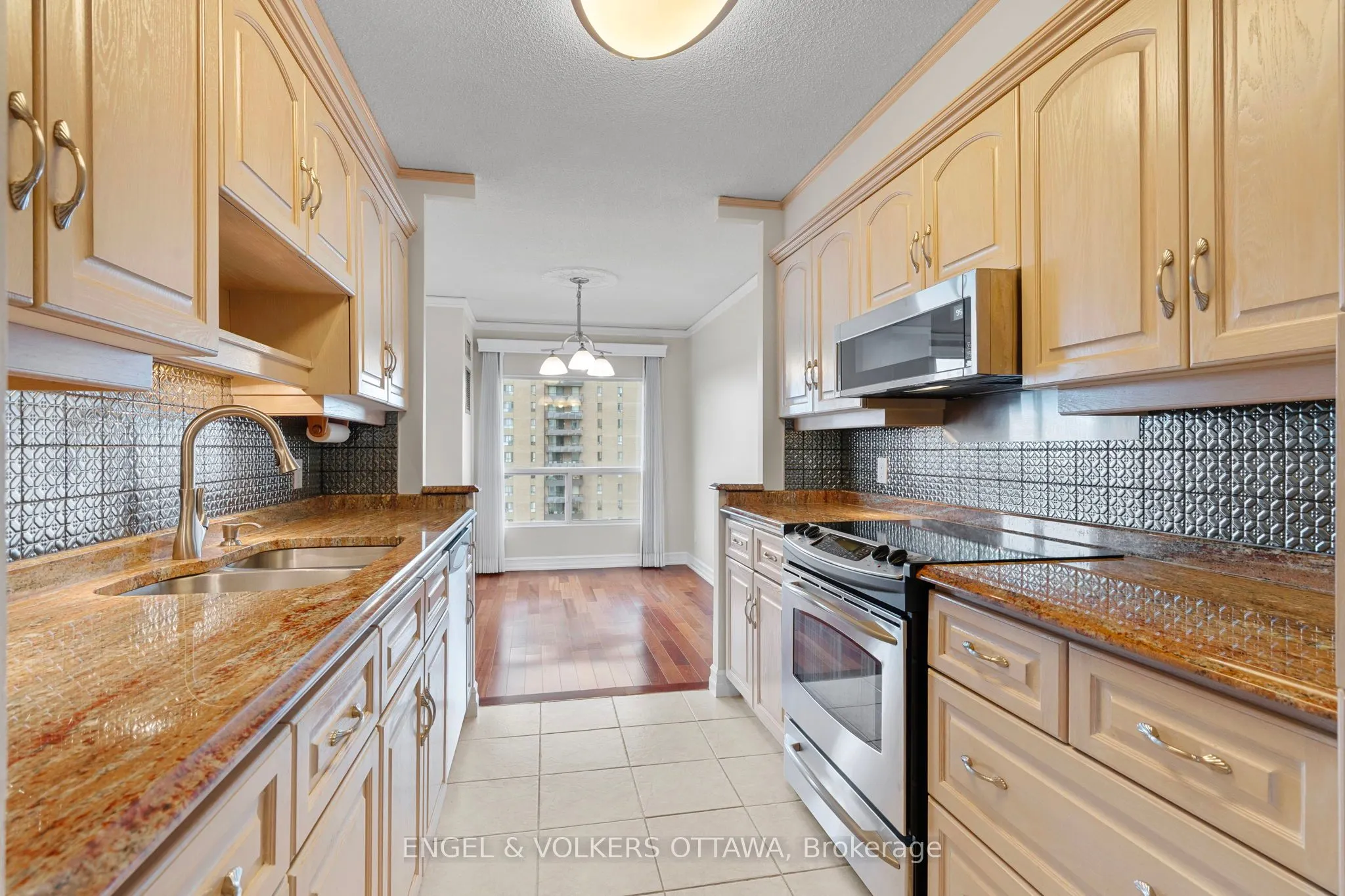 545 St Laurent Boulevard