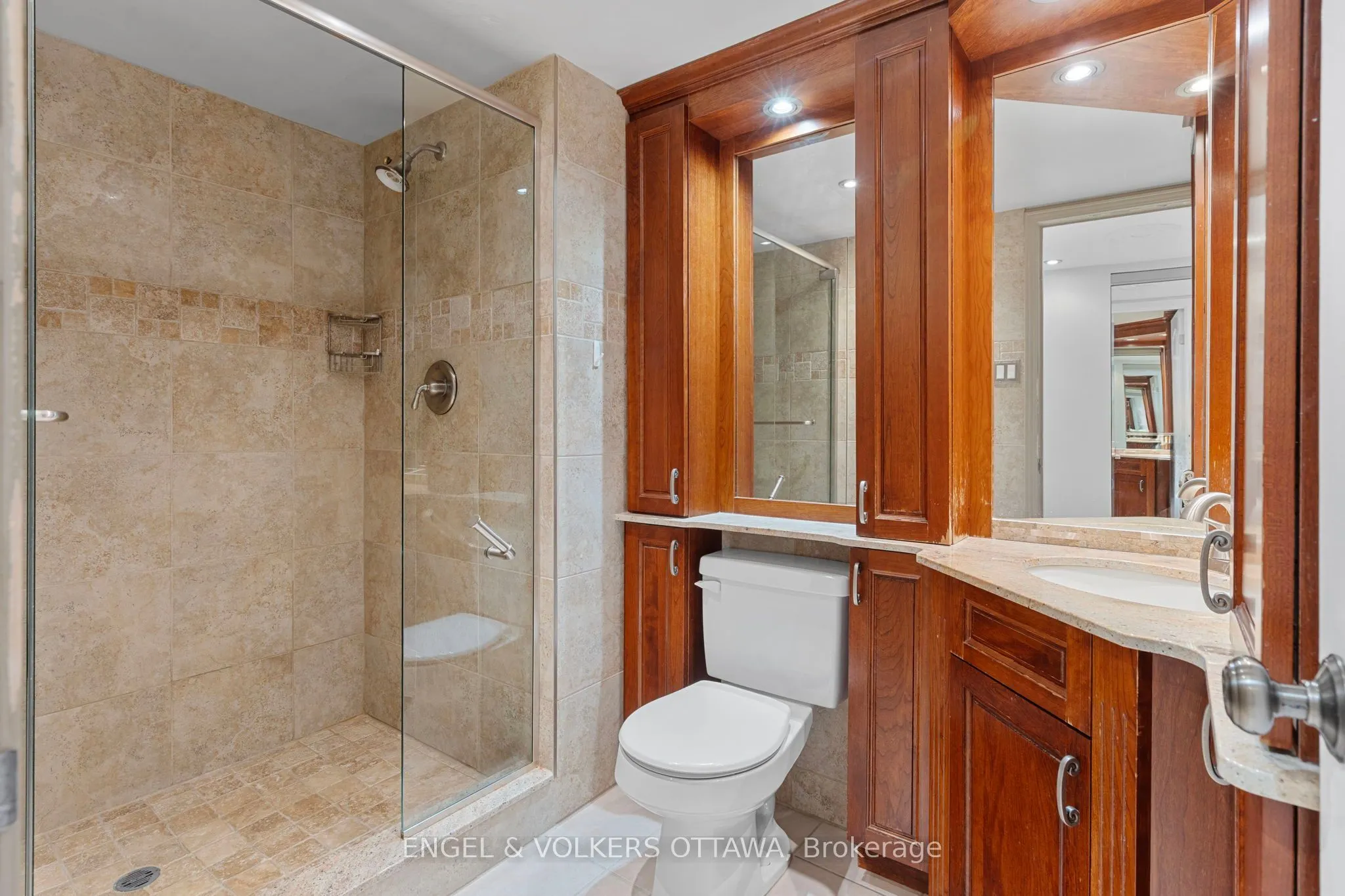 545 St Laurent Boulevard