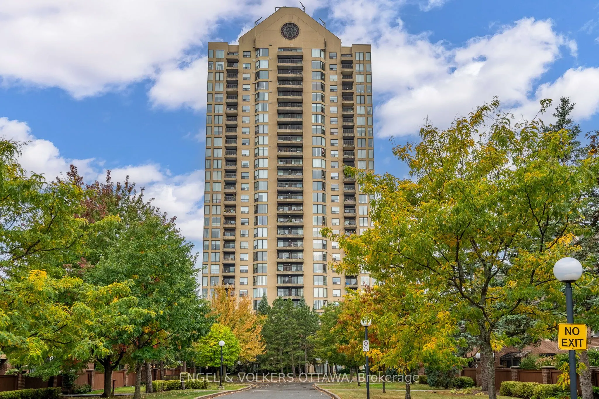 545 St Laurent Boulevard