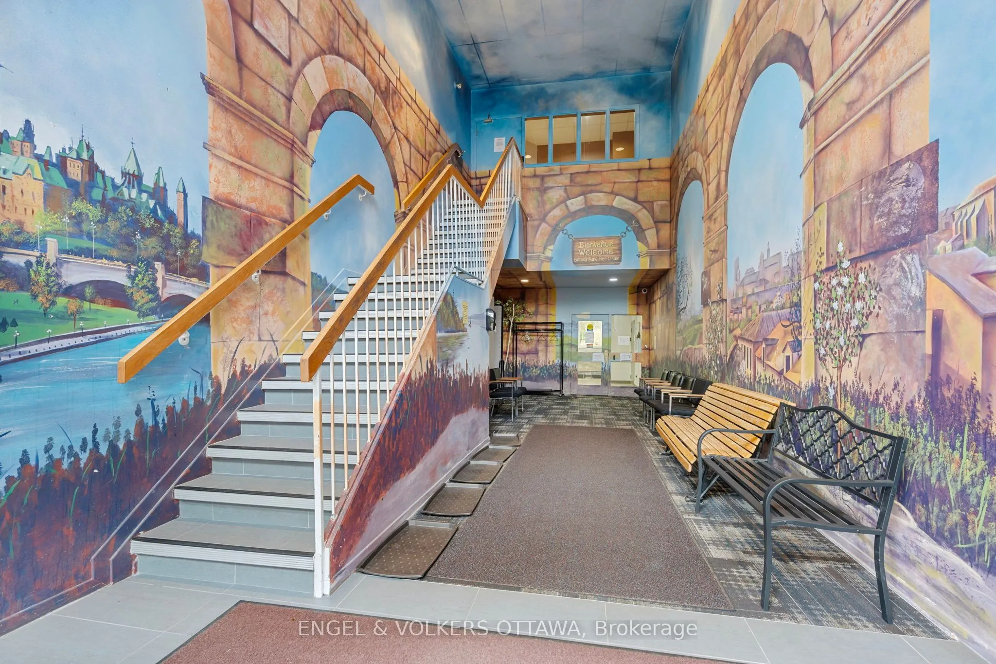 545 St Laurent Boulevard