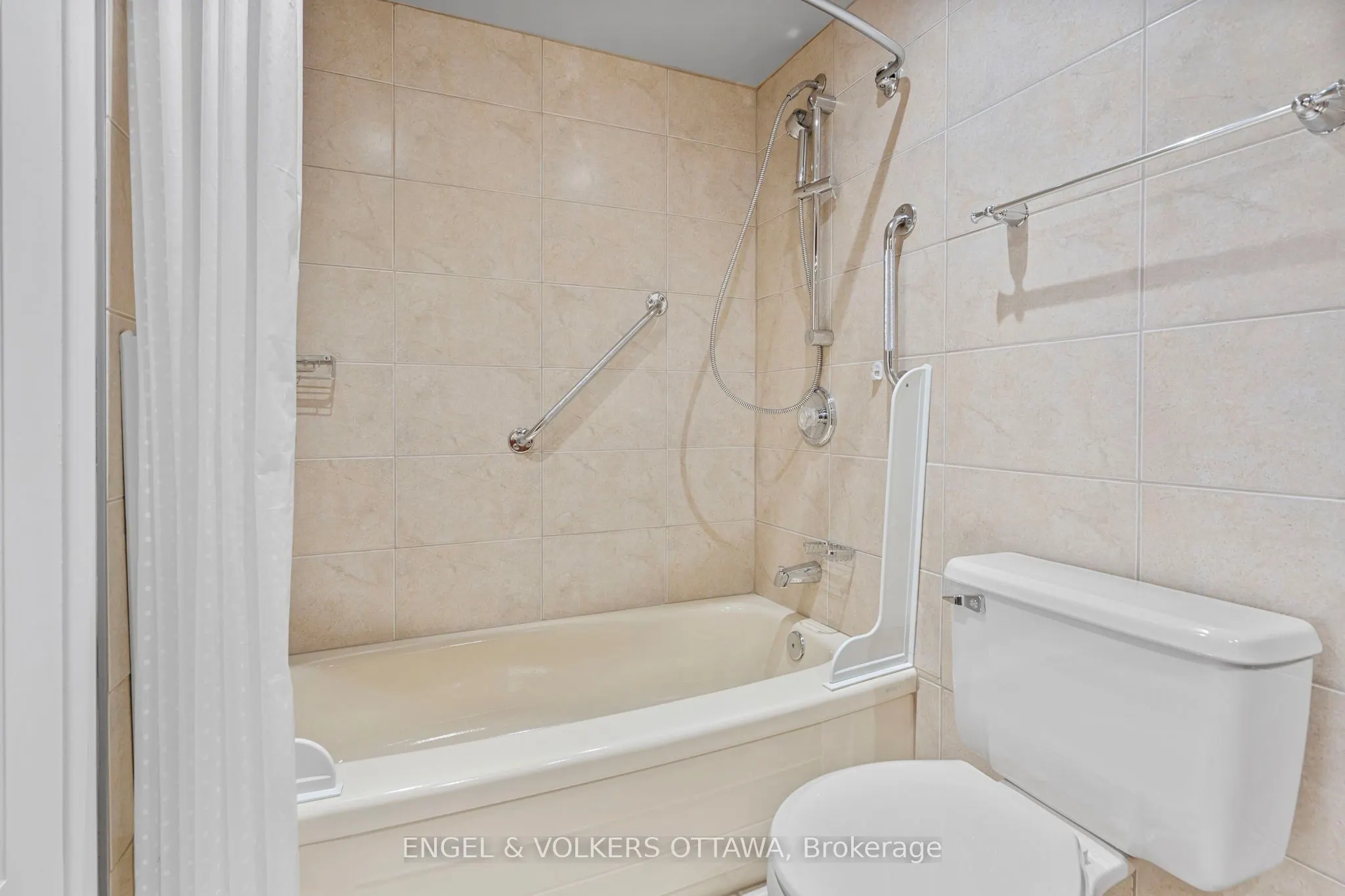 545 St Laurent Boulevard