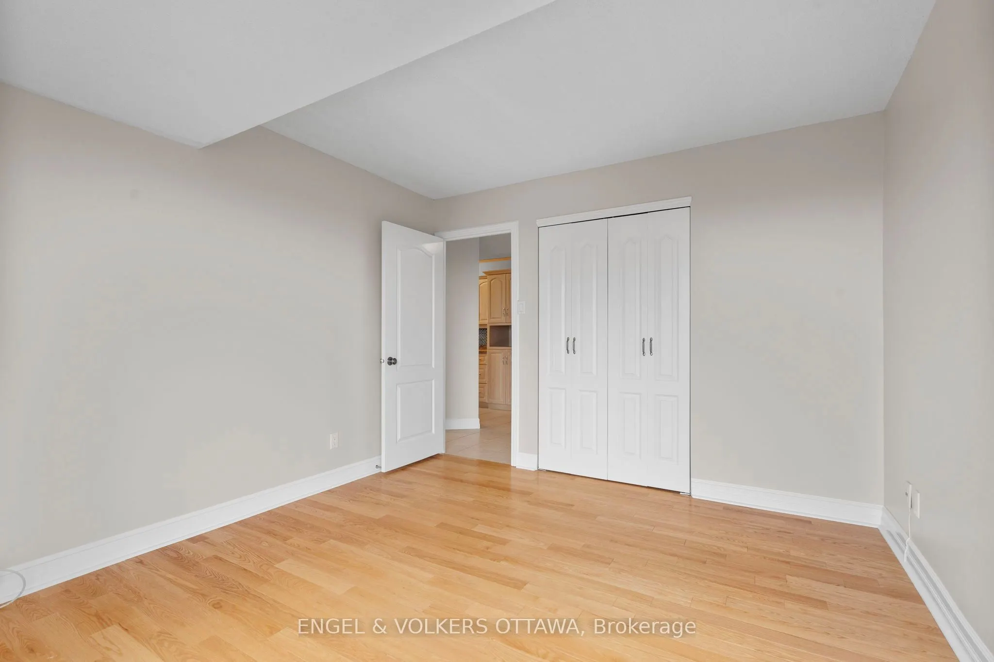 545 St Laurent Boulevard