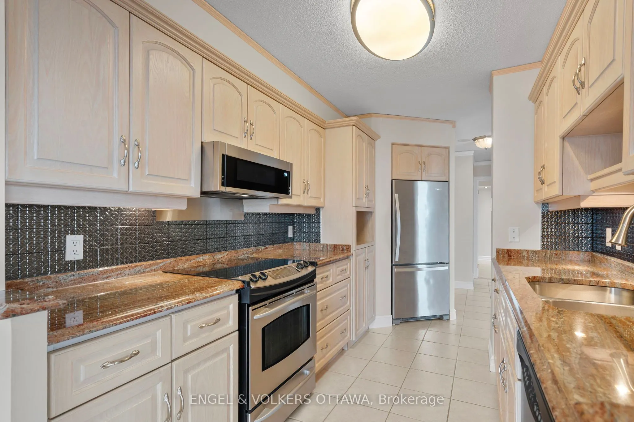 545 St Laurent Boulevard
