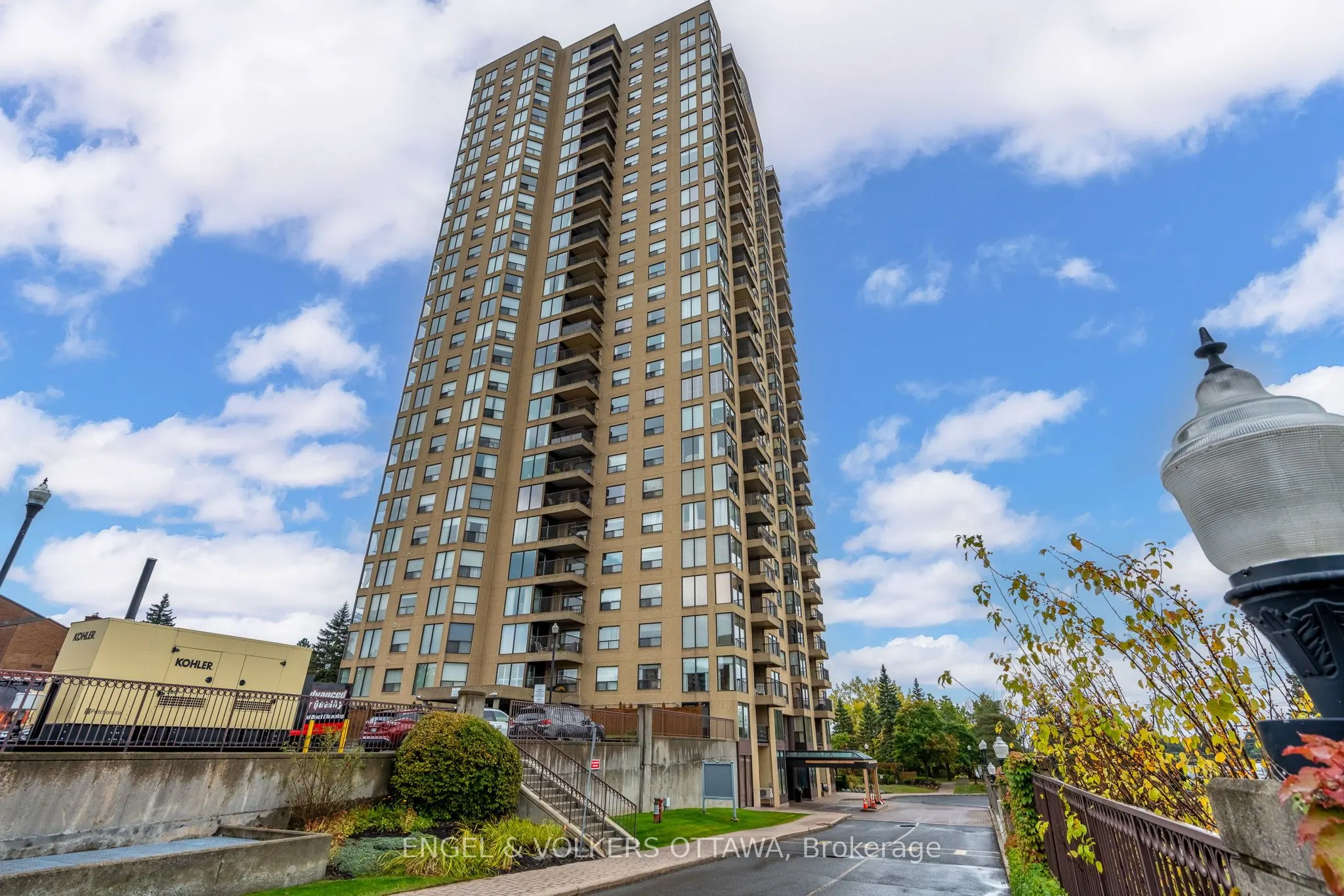 545 St Laurent Boulevard