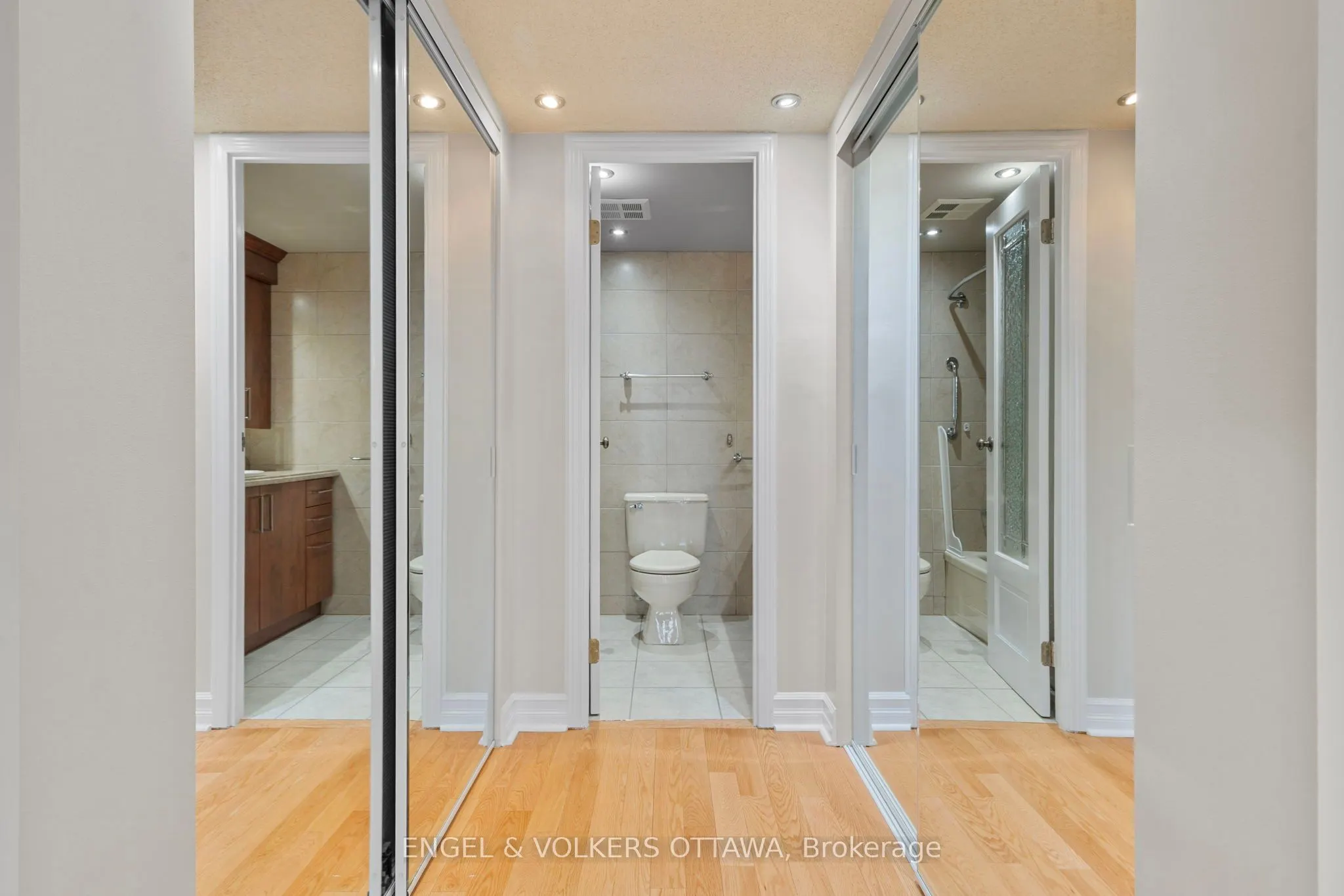 545 St Laurent Boulevard