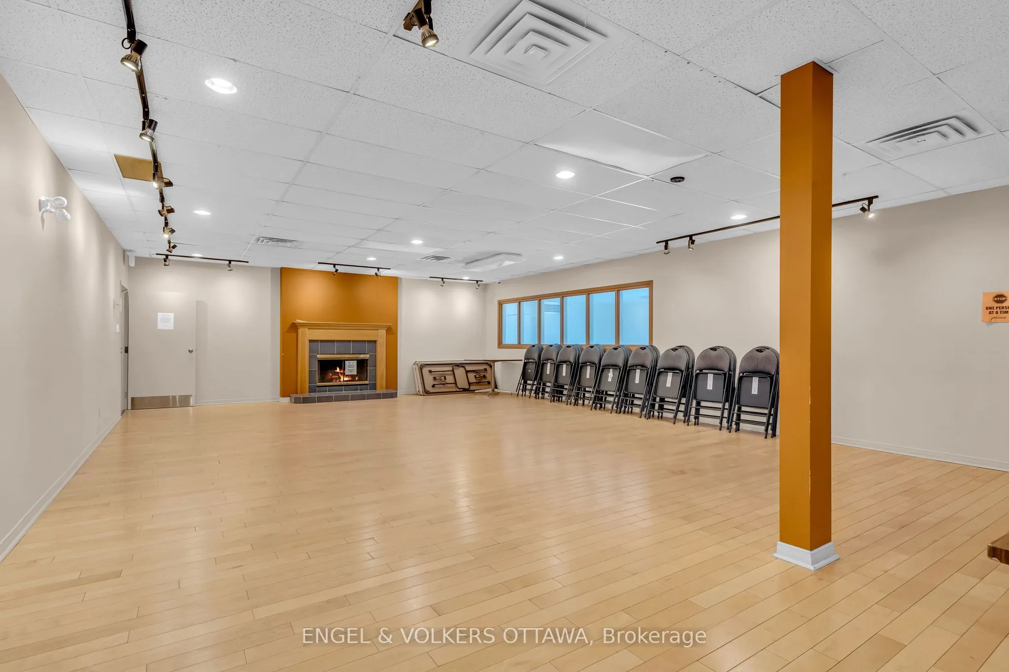 545 St Laurent Boulevard