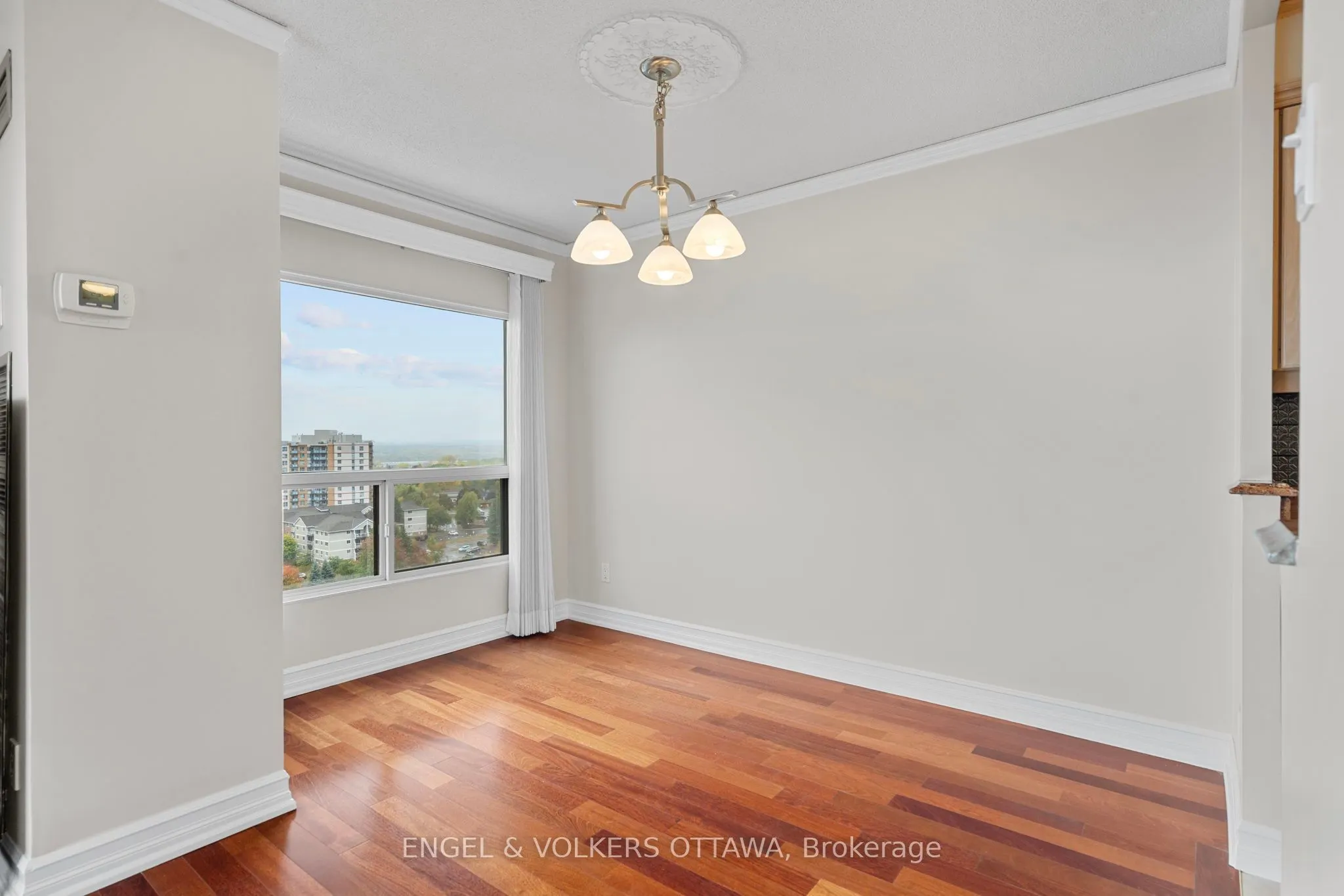 545 St Laurent Boulevard