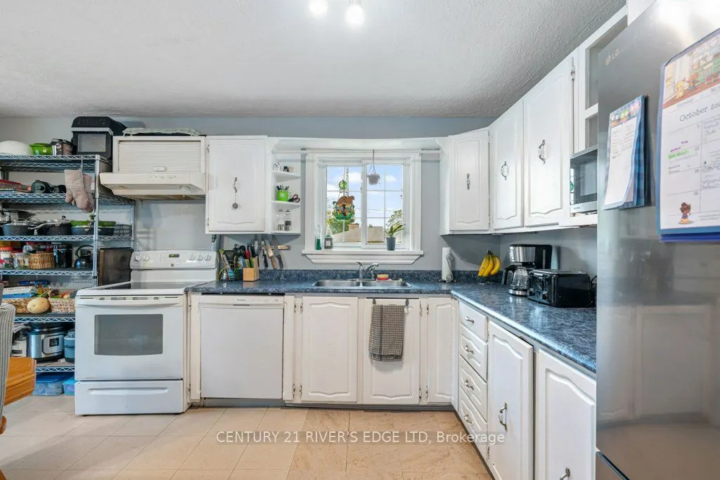 445 Railway Avenue