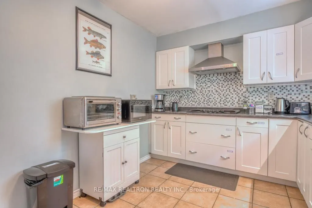 1073 Freeman Lane