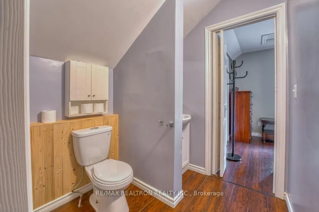 1073 Freeman Lane