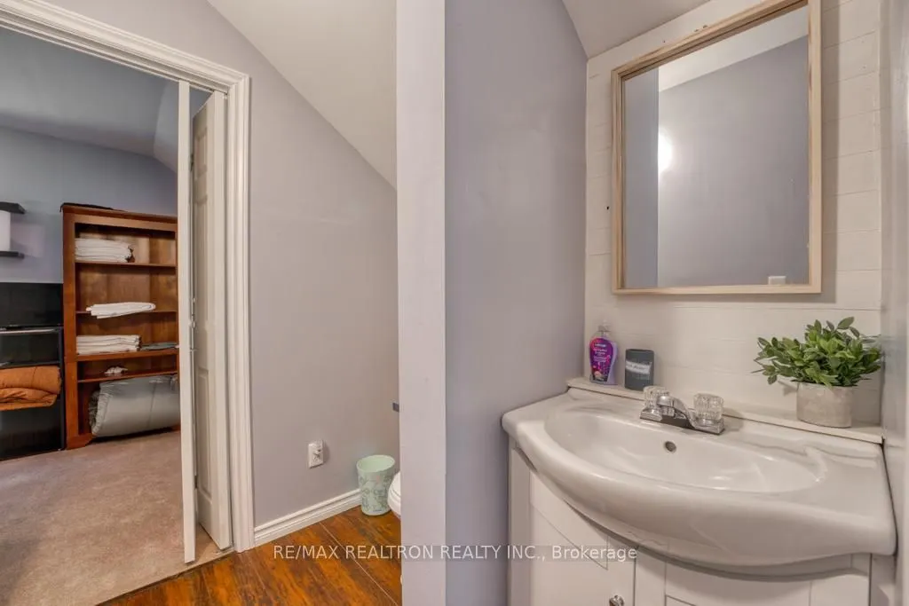 1073 Freeman Lane