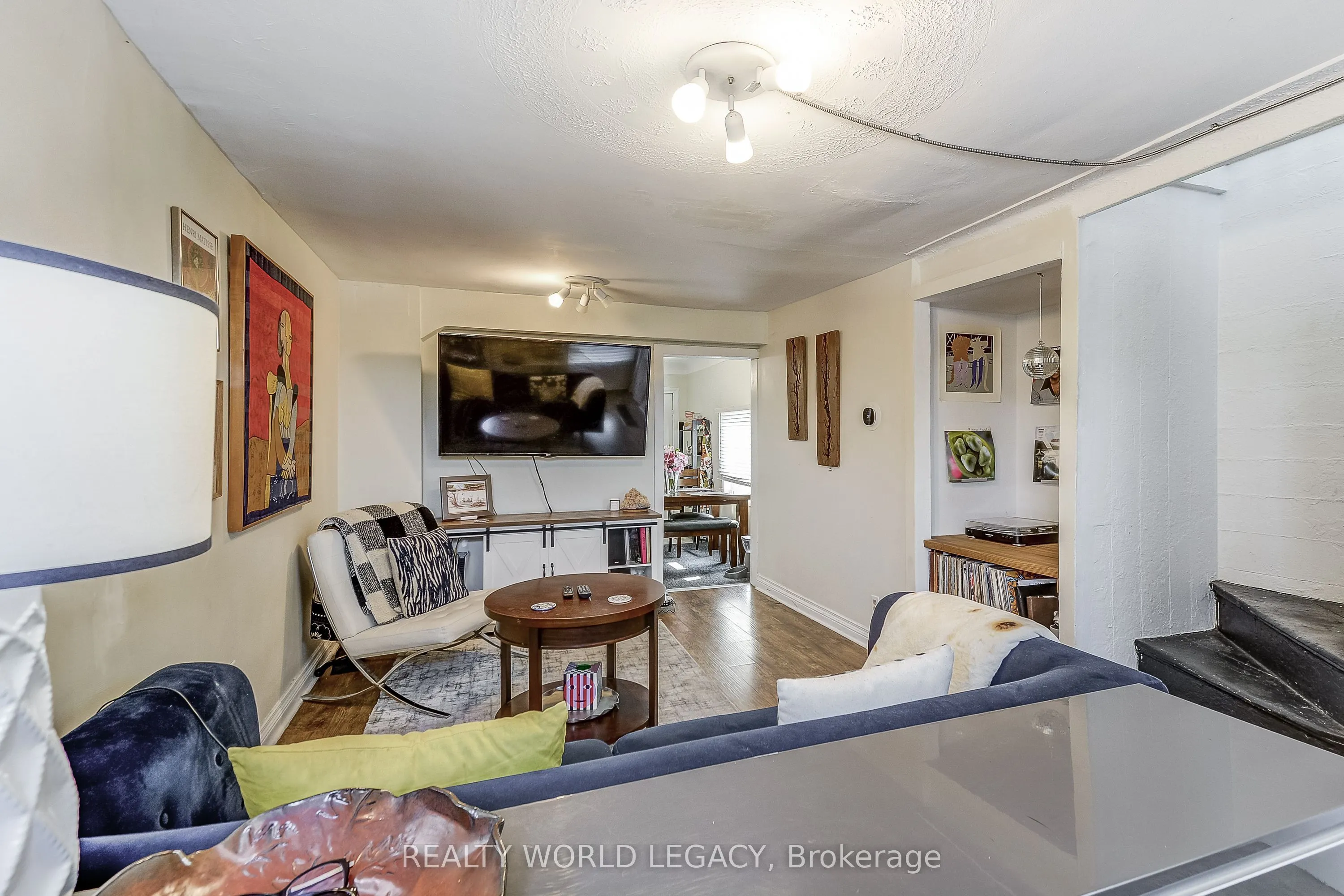 201 Barton Street W