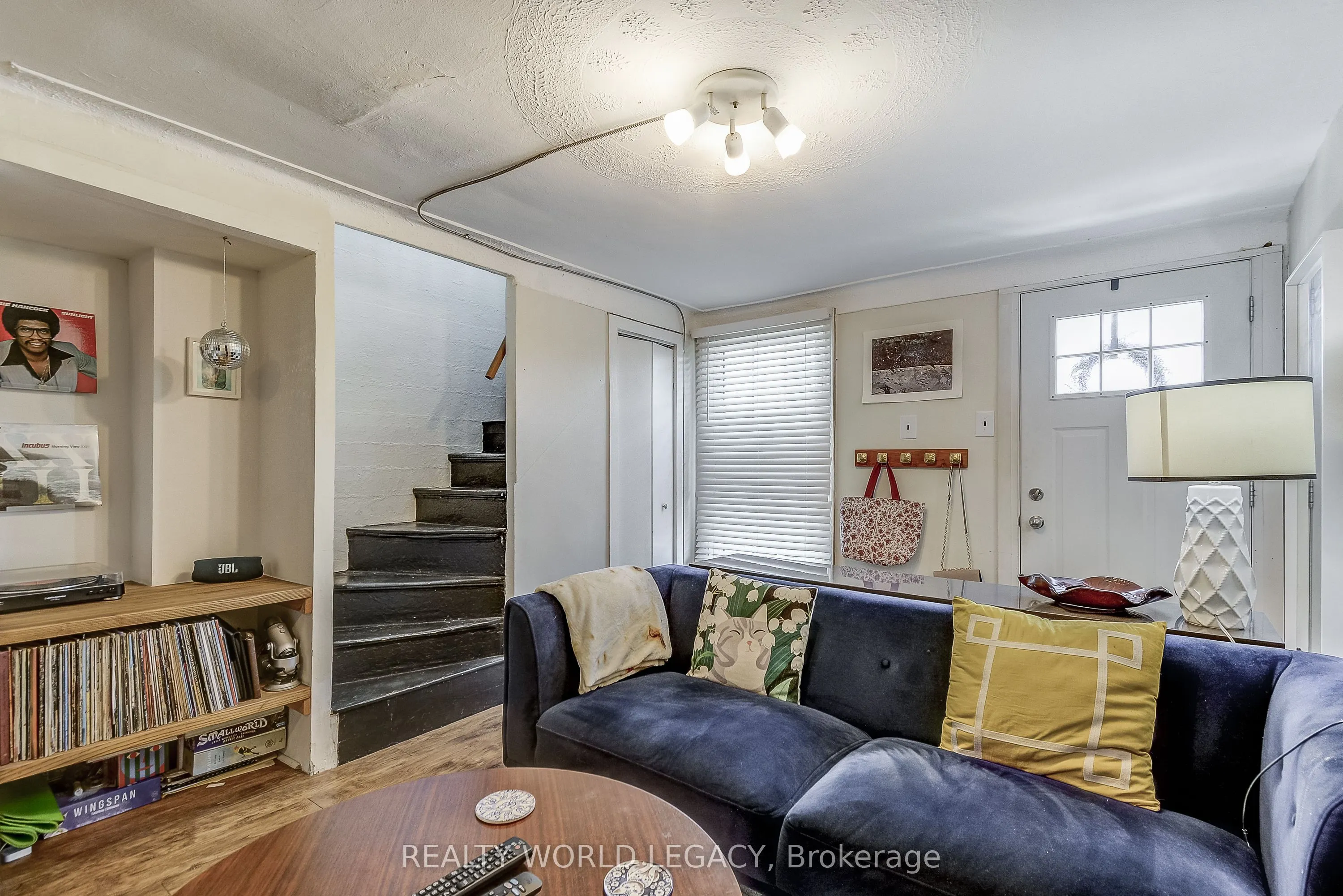 201 Barton Street W