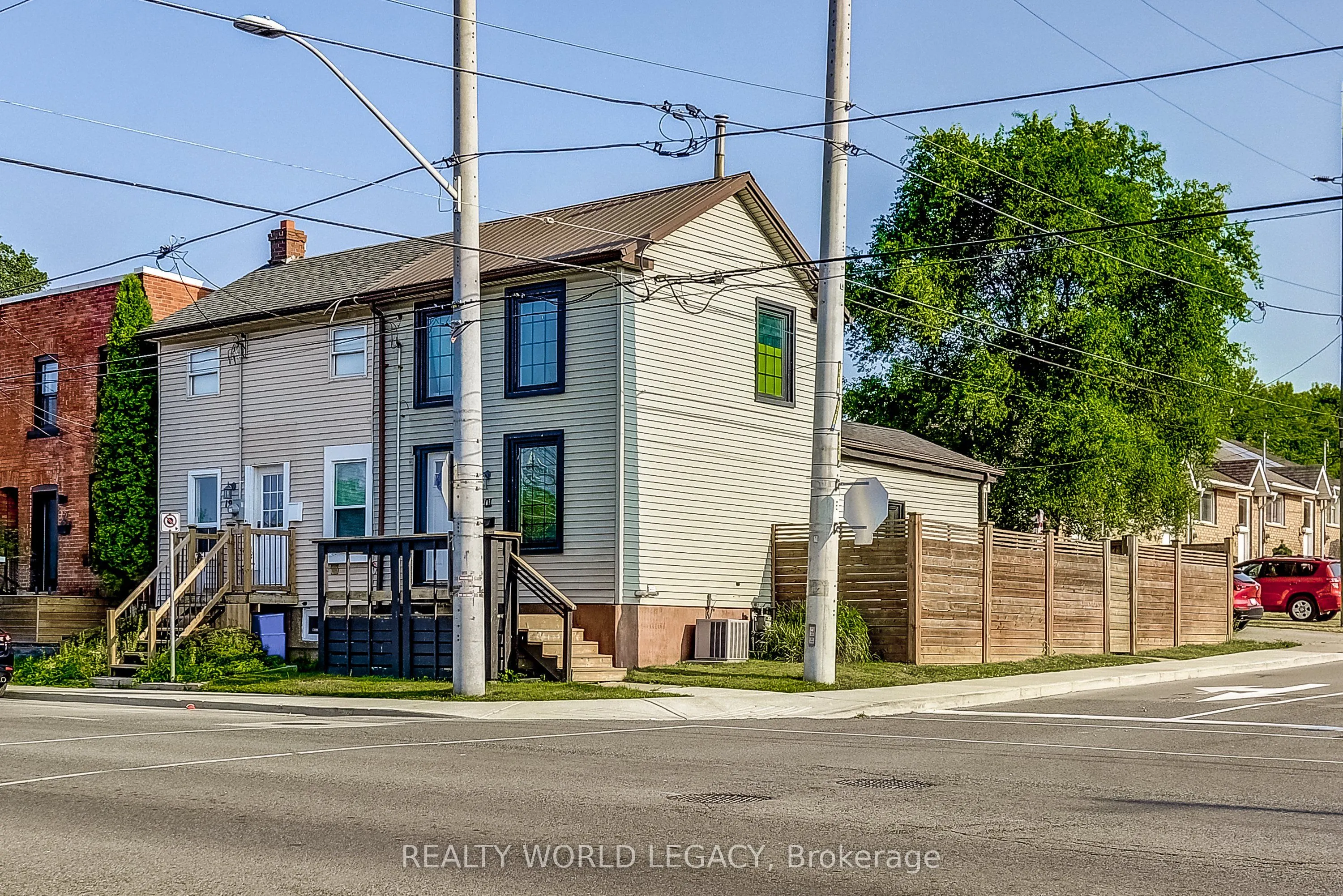 201 Barton Street W