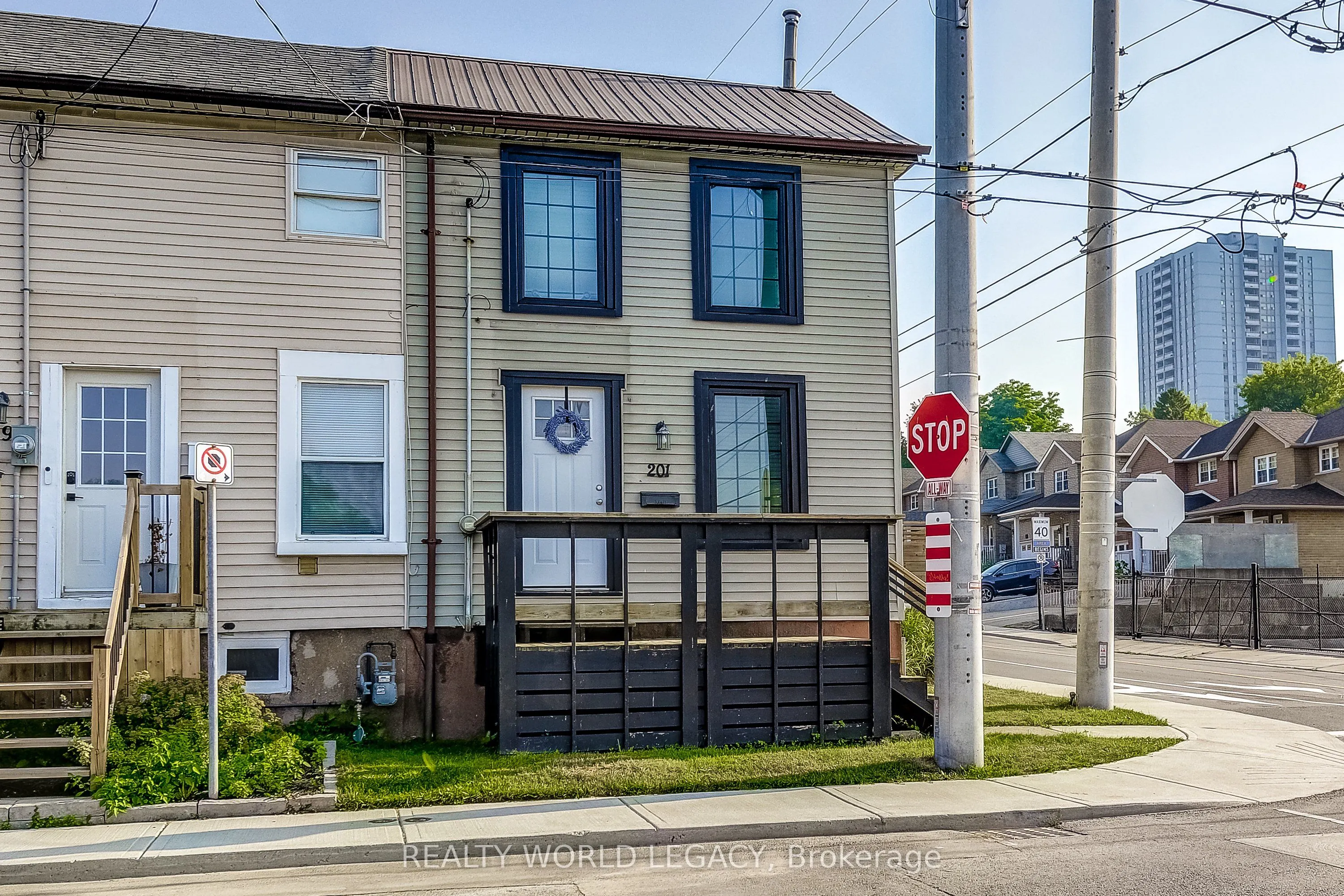 201 Barton Street W
