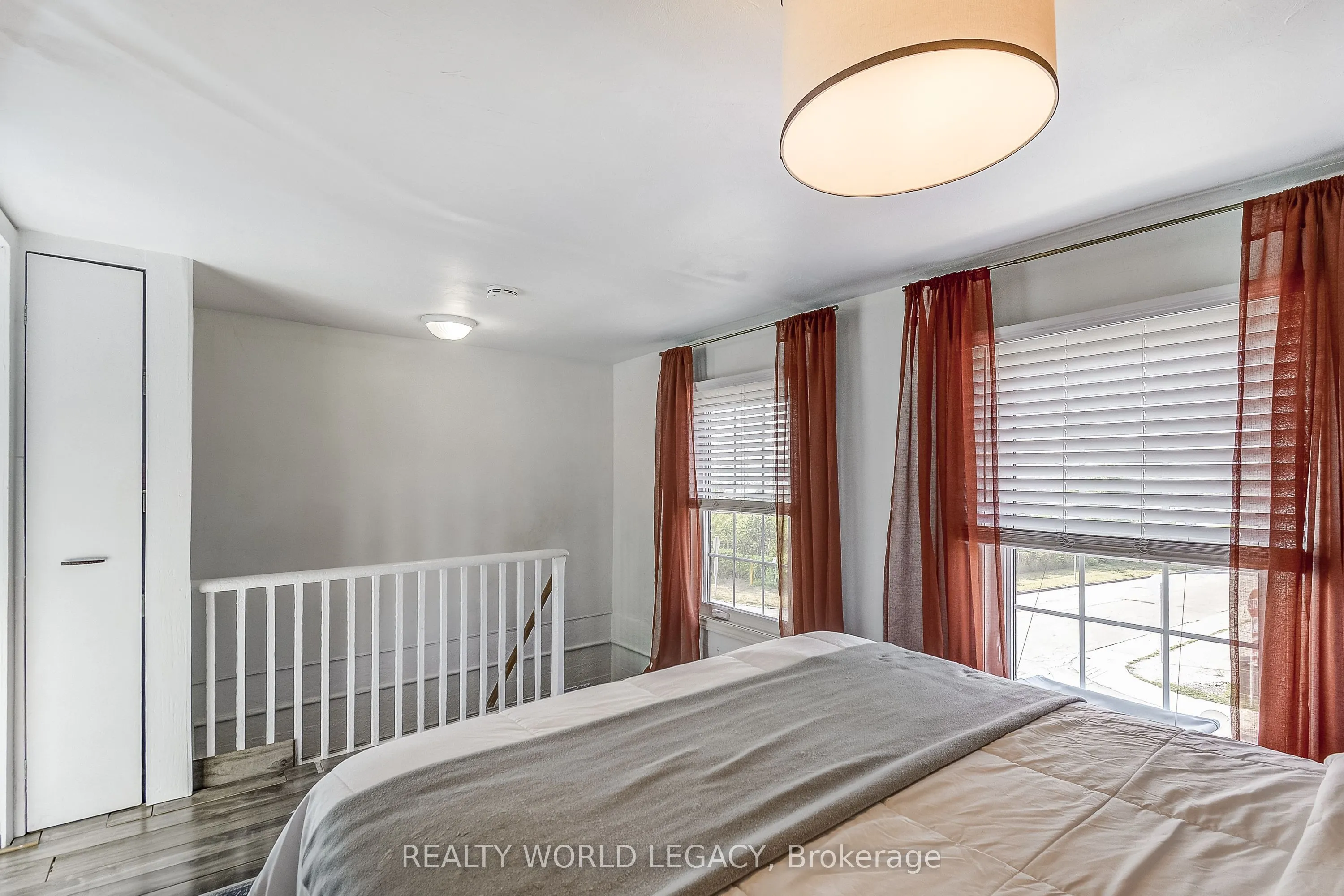 201 Barton Street W