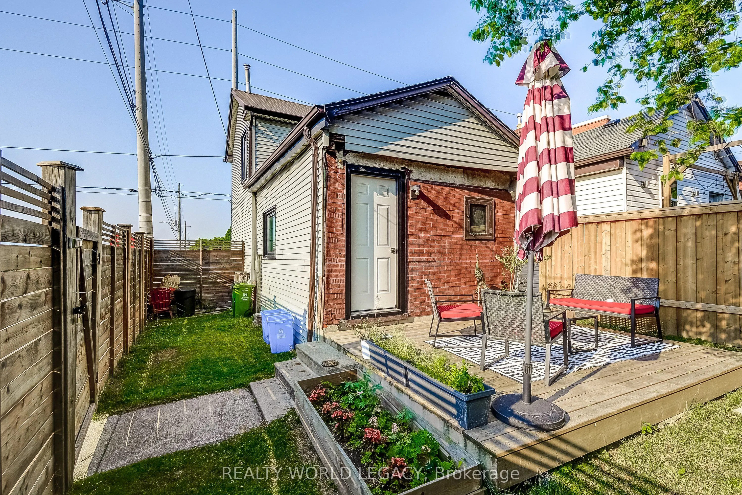 201 Barton Street W