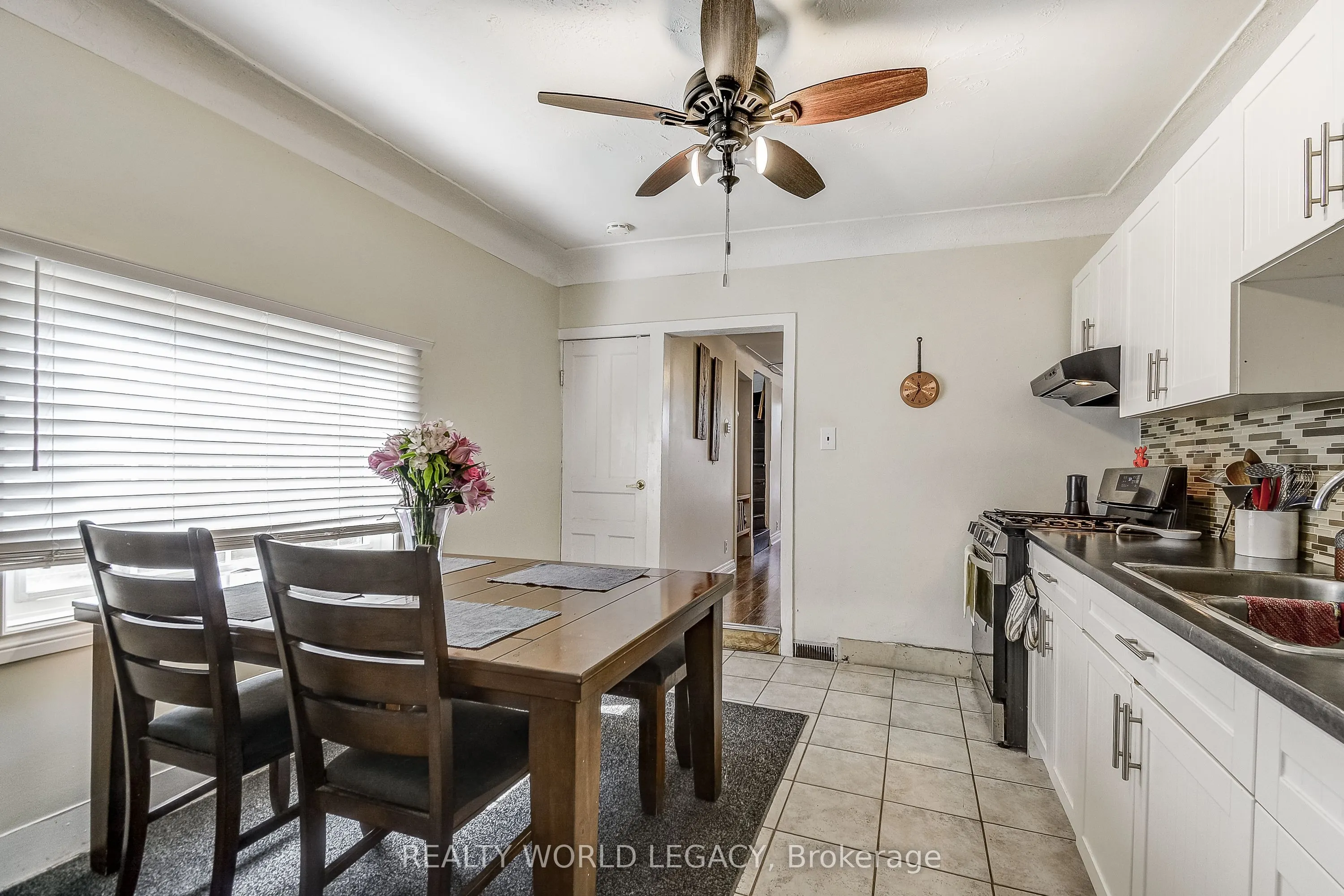 201 Barton Street W