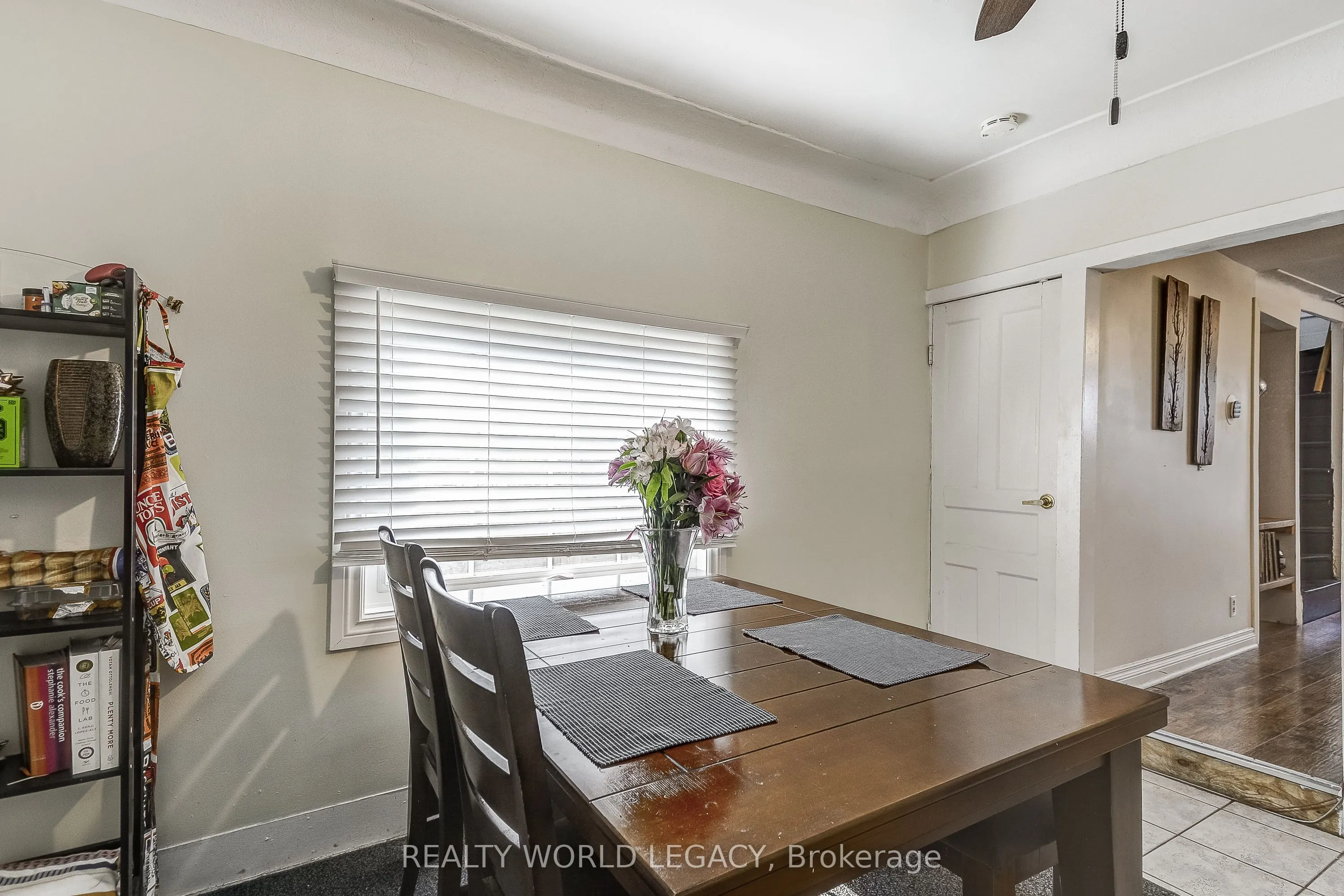 201 Barton Street W