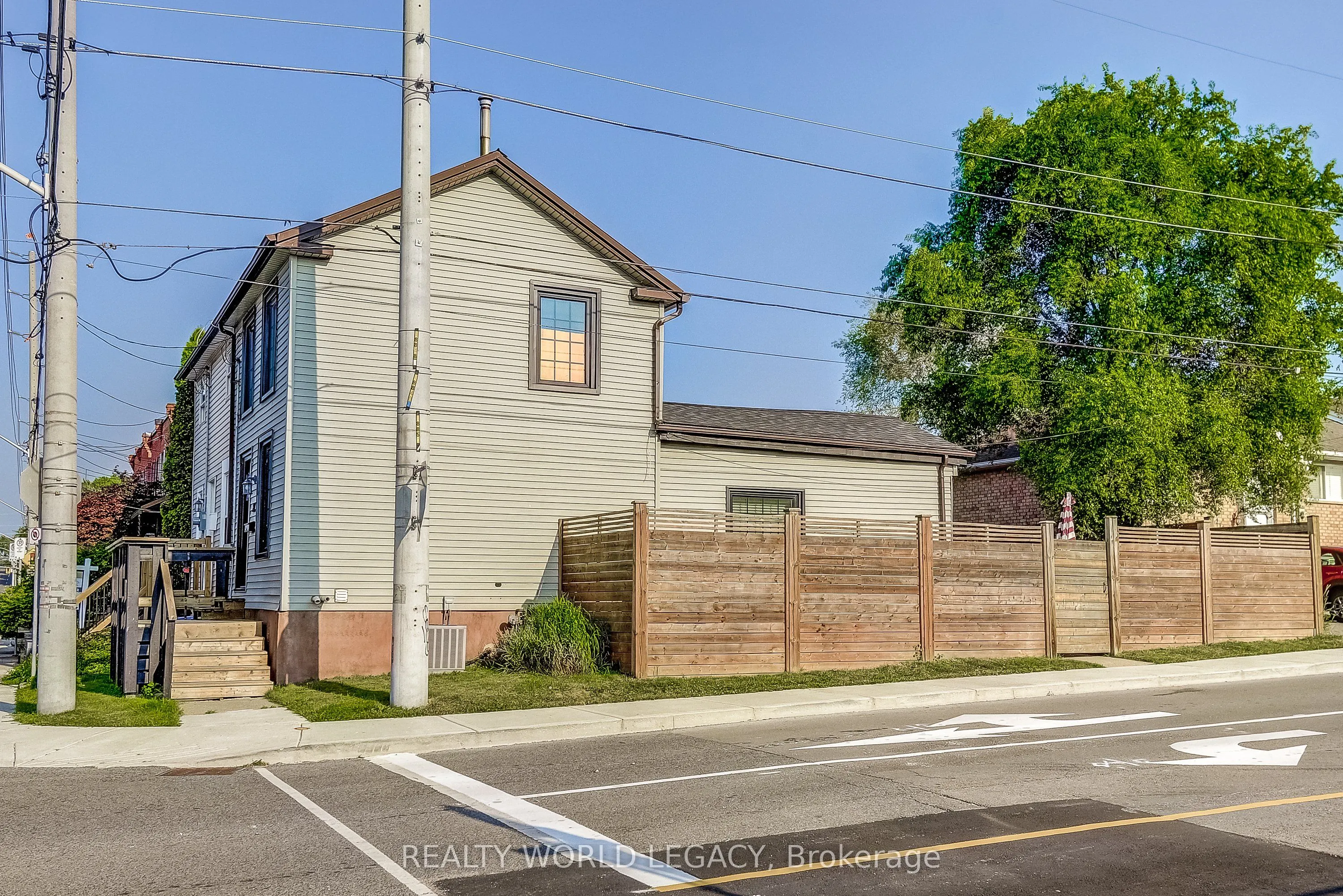201 Barton Street W