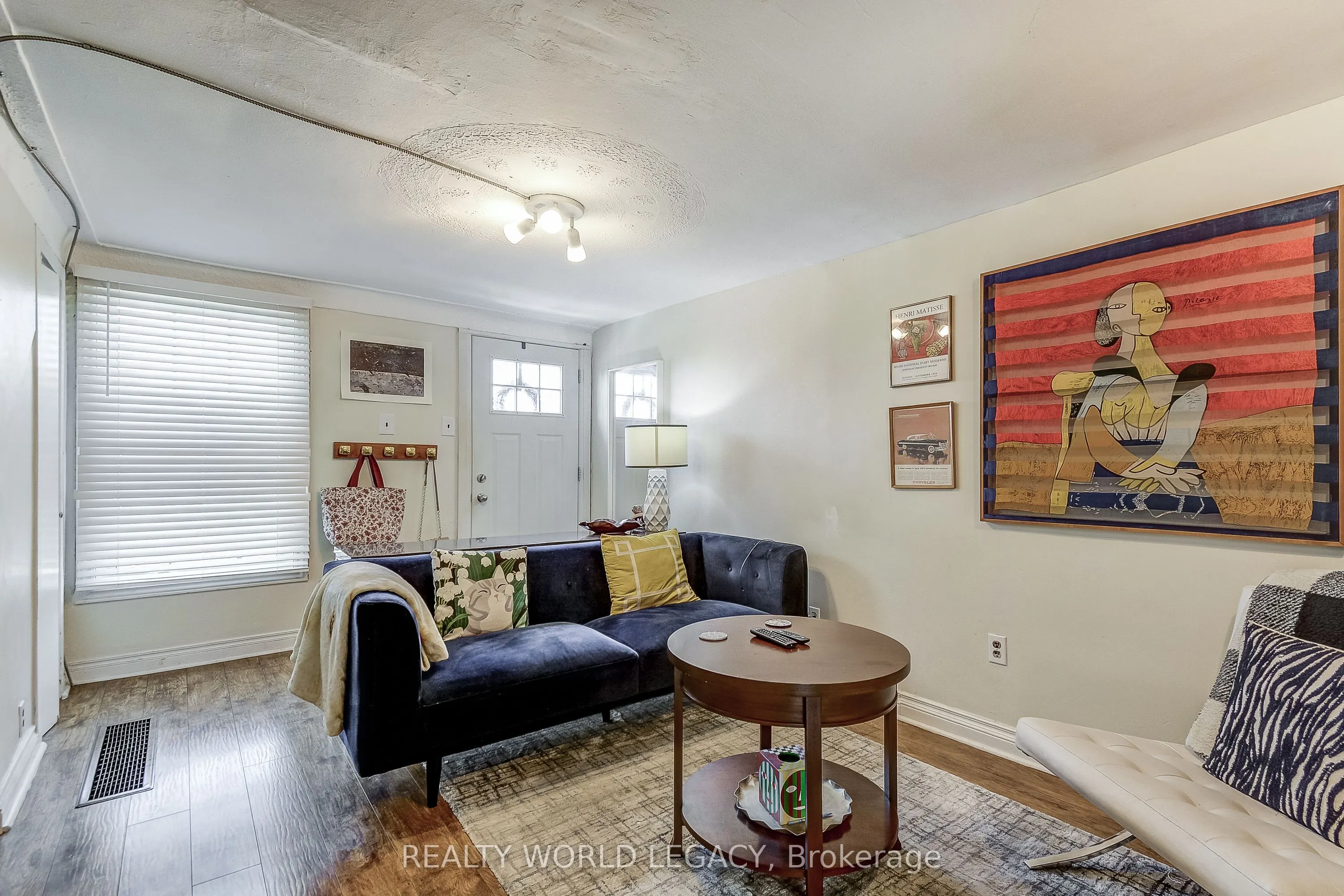 201 Barton Street W