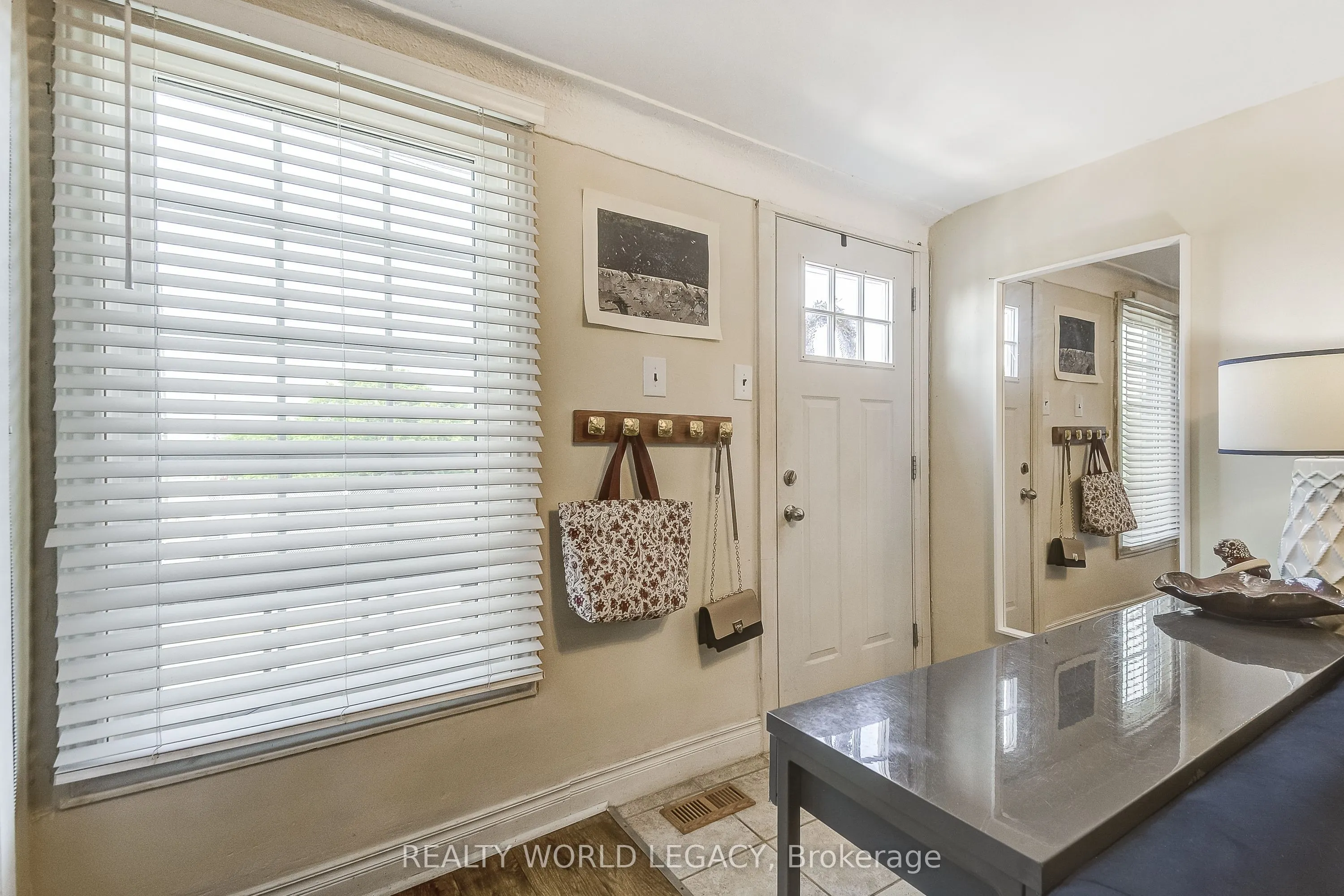 201 Barton Street W