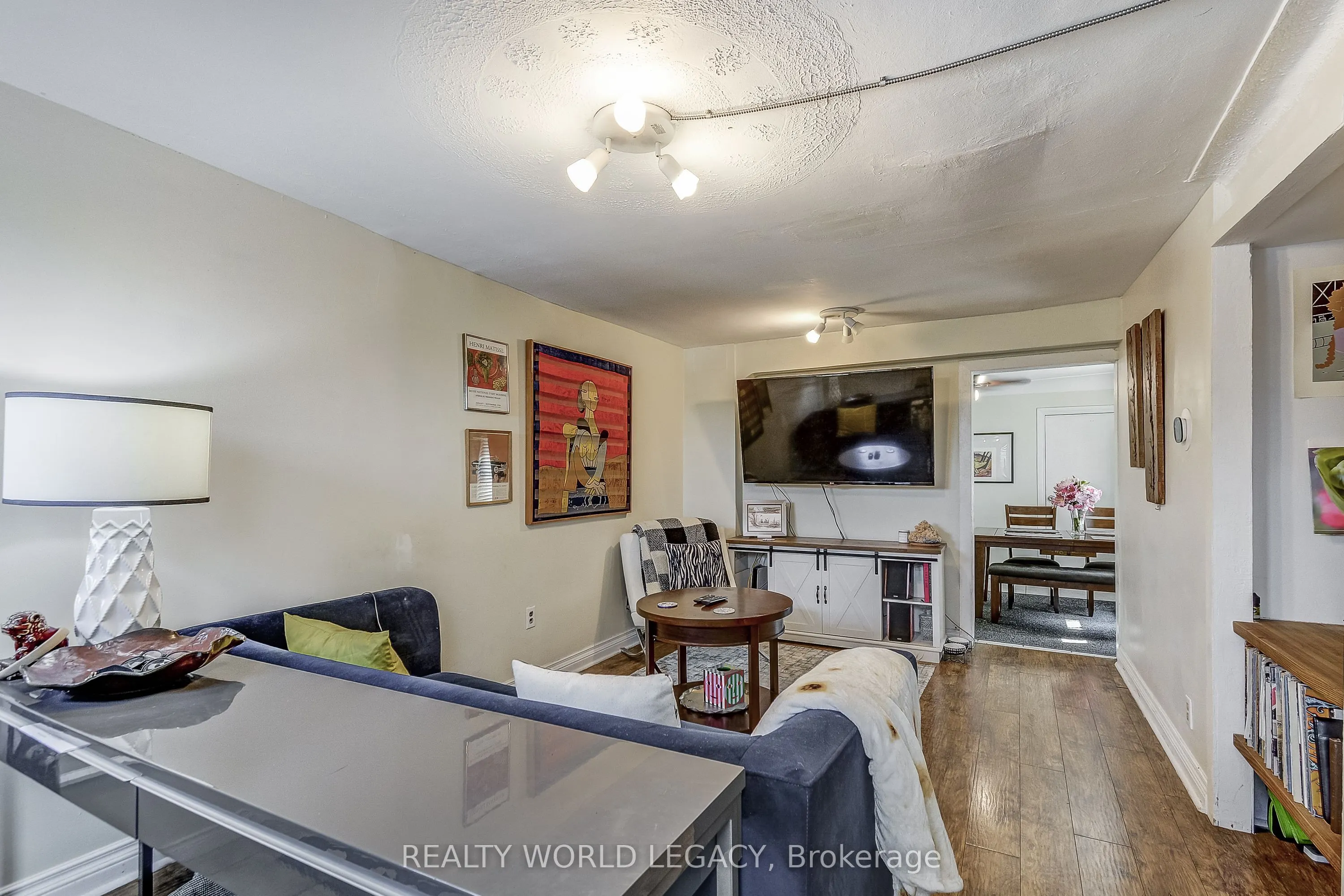 201 Barton Street W