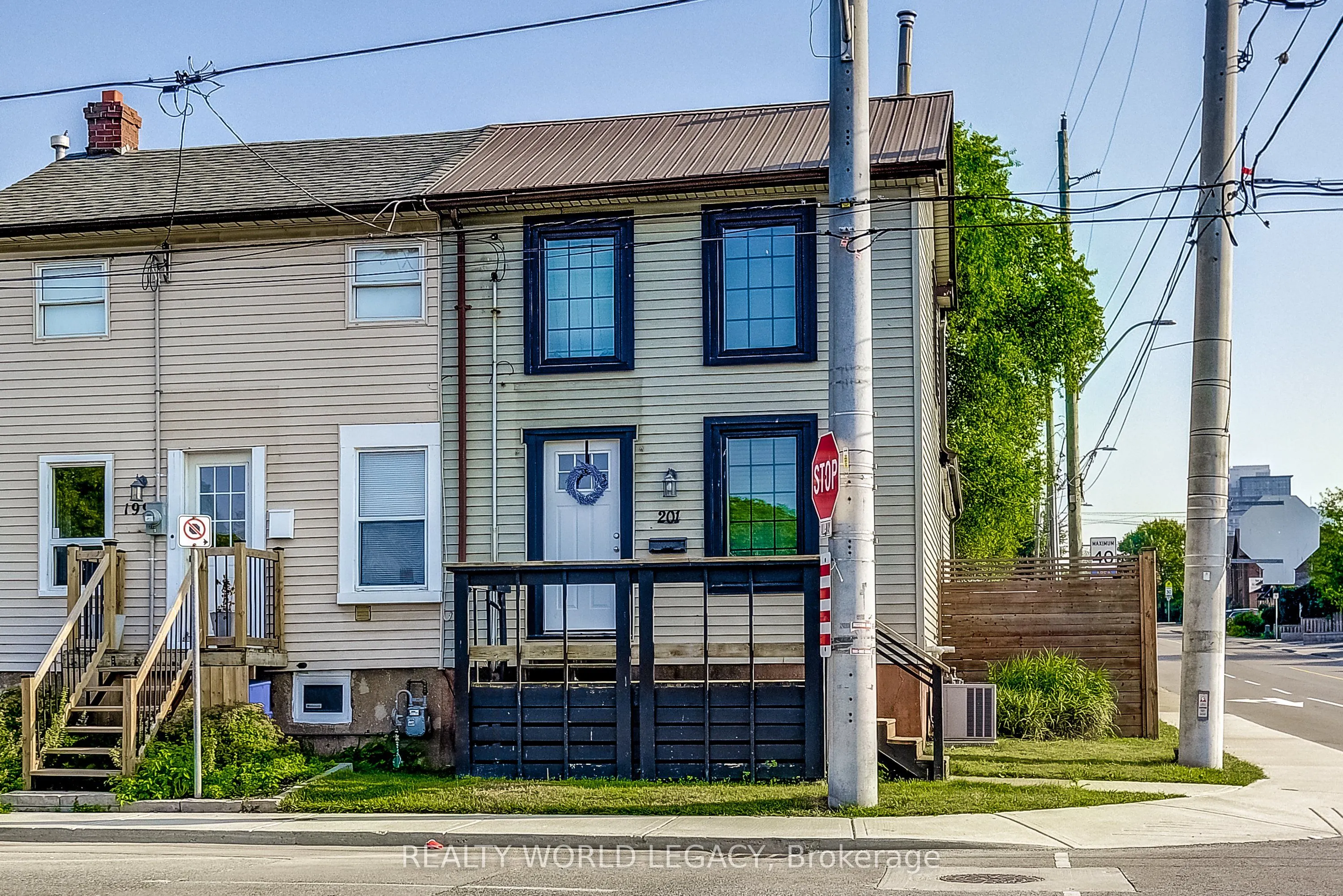 201 Barton Street W