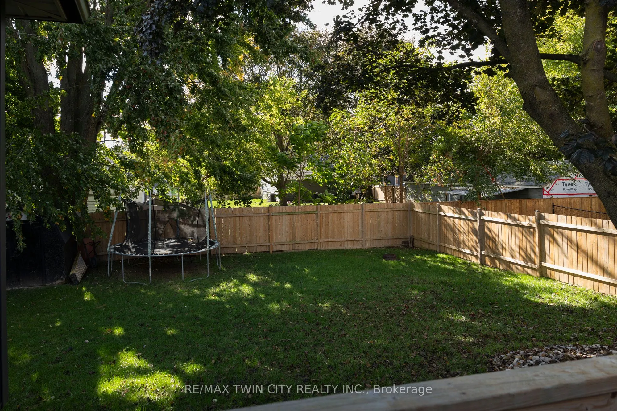 92 SOVEREIGN Street W