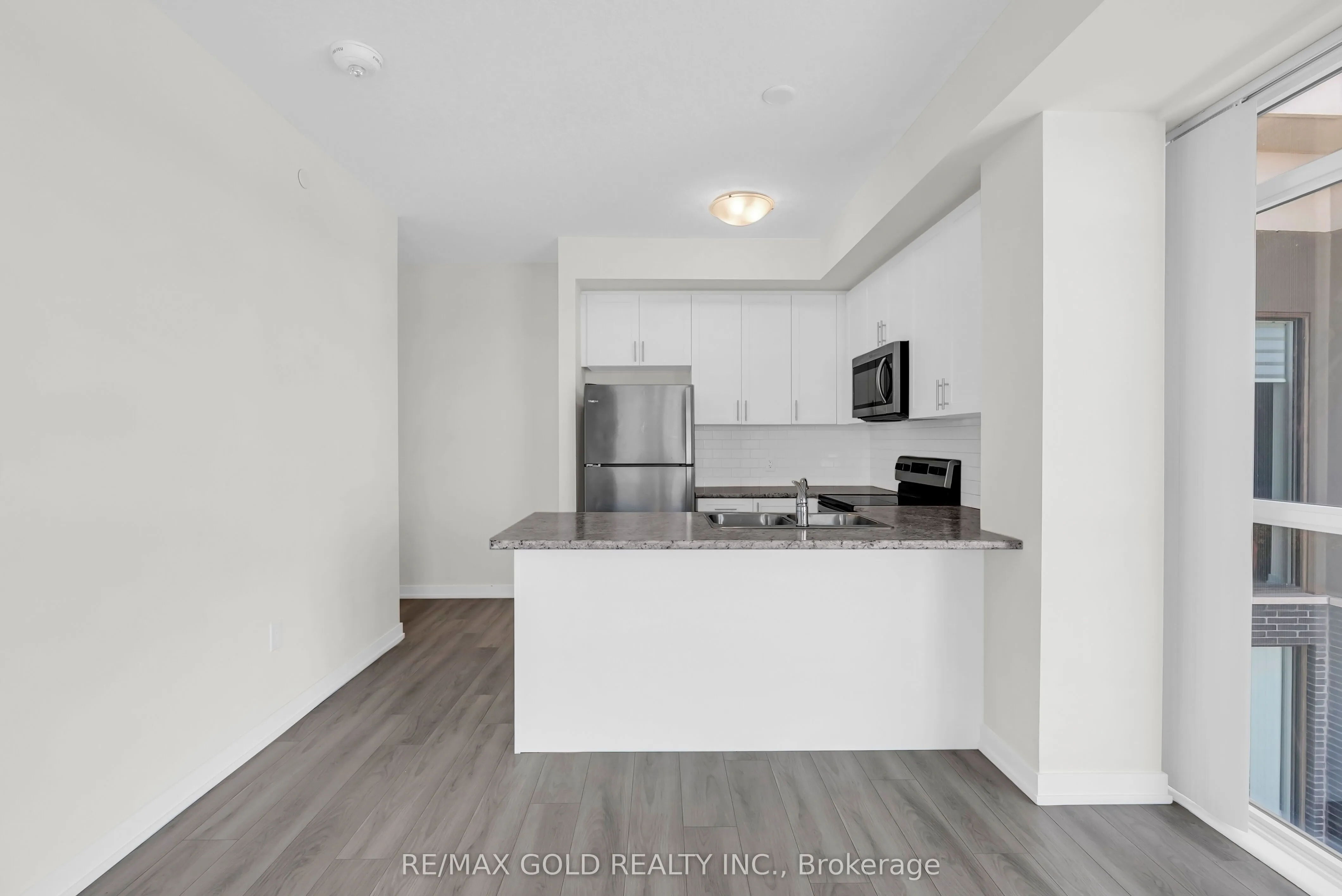 460 Dundas Street E, #402