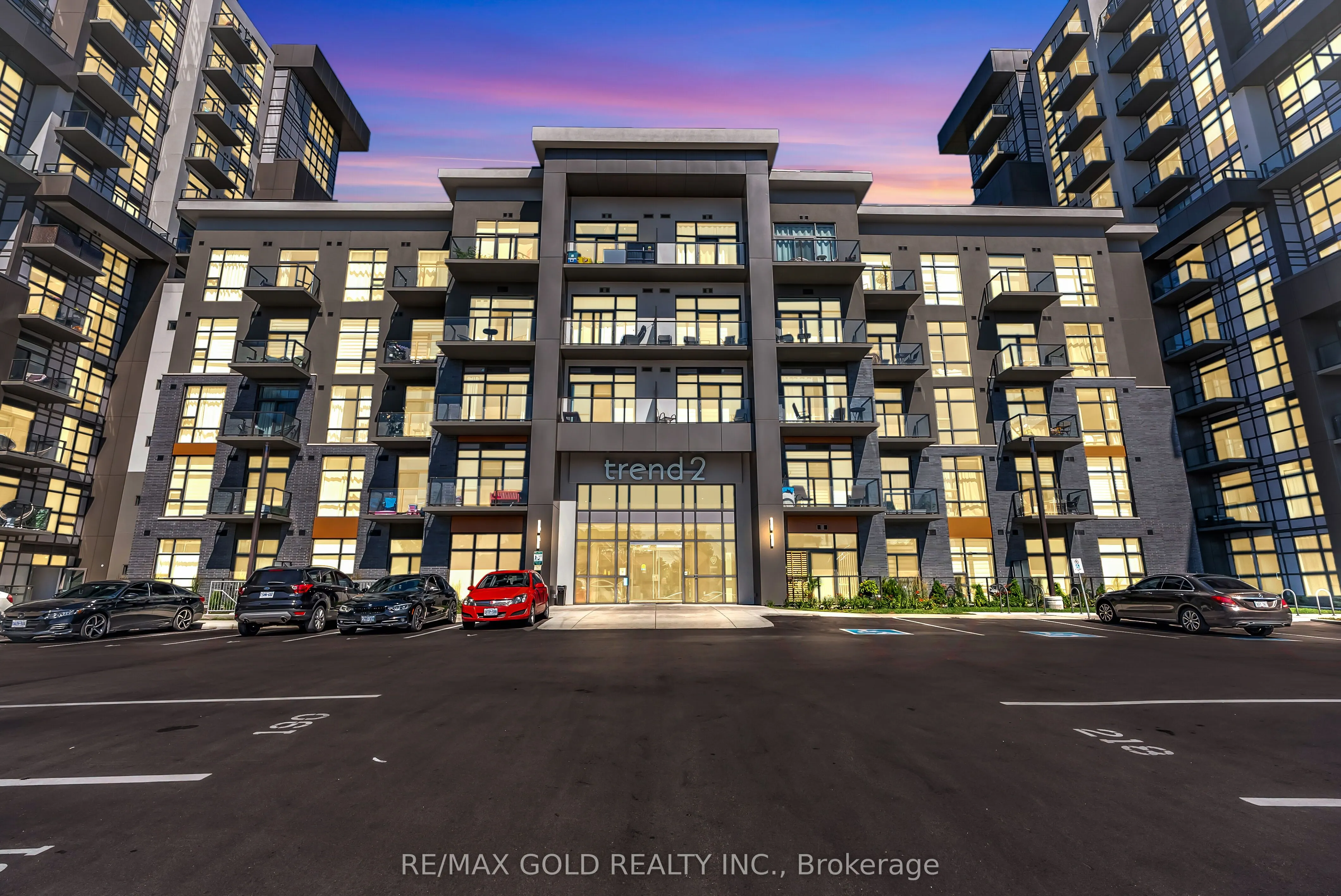 460 Dundas Street E, #402