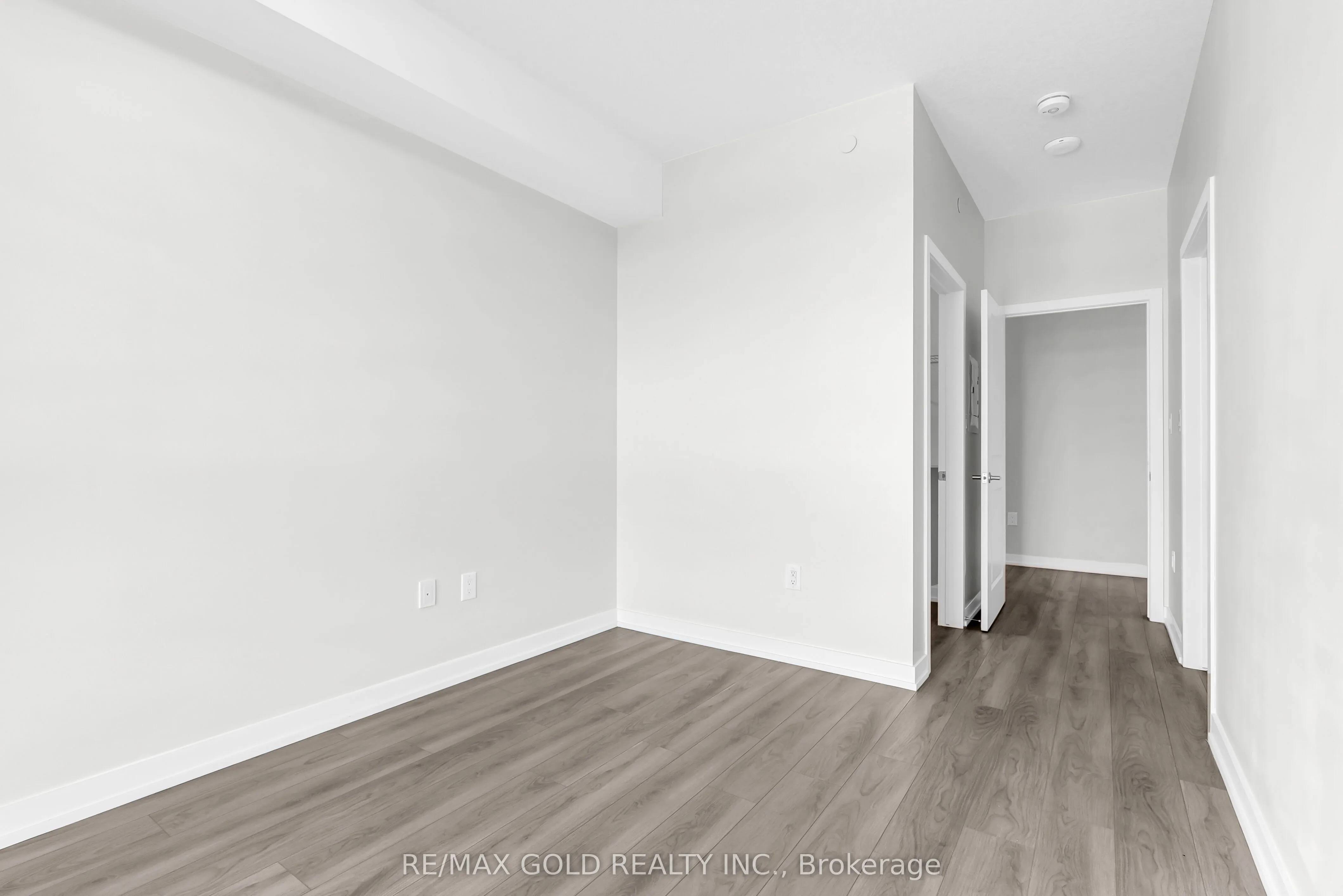 460 Dundas Street E, #402