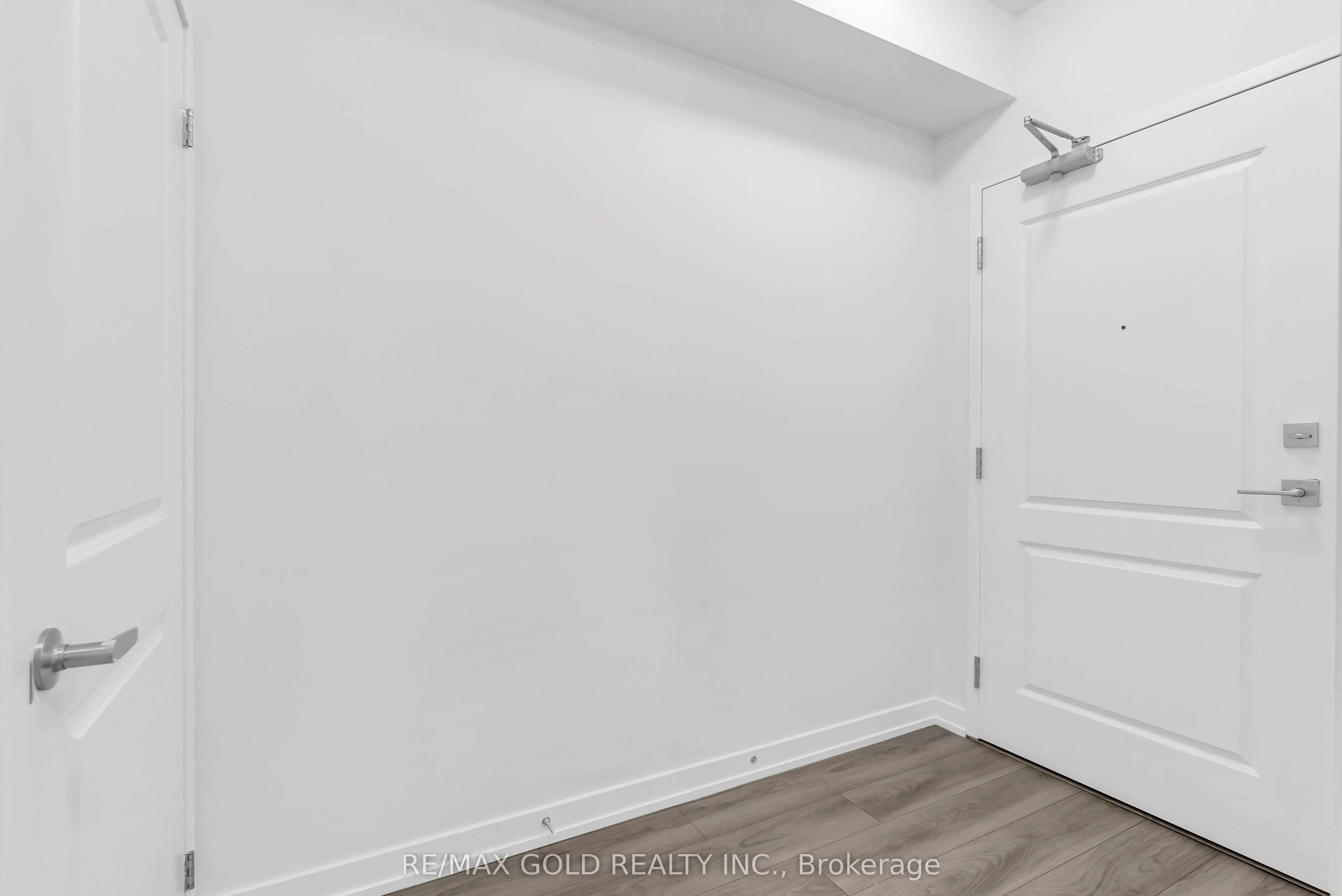 460 Dundas Street E, #402