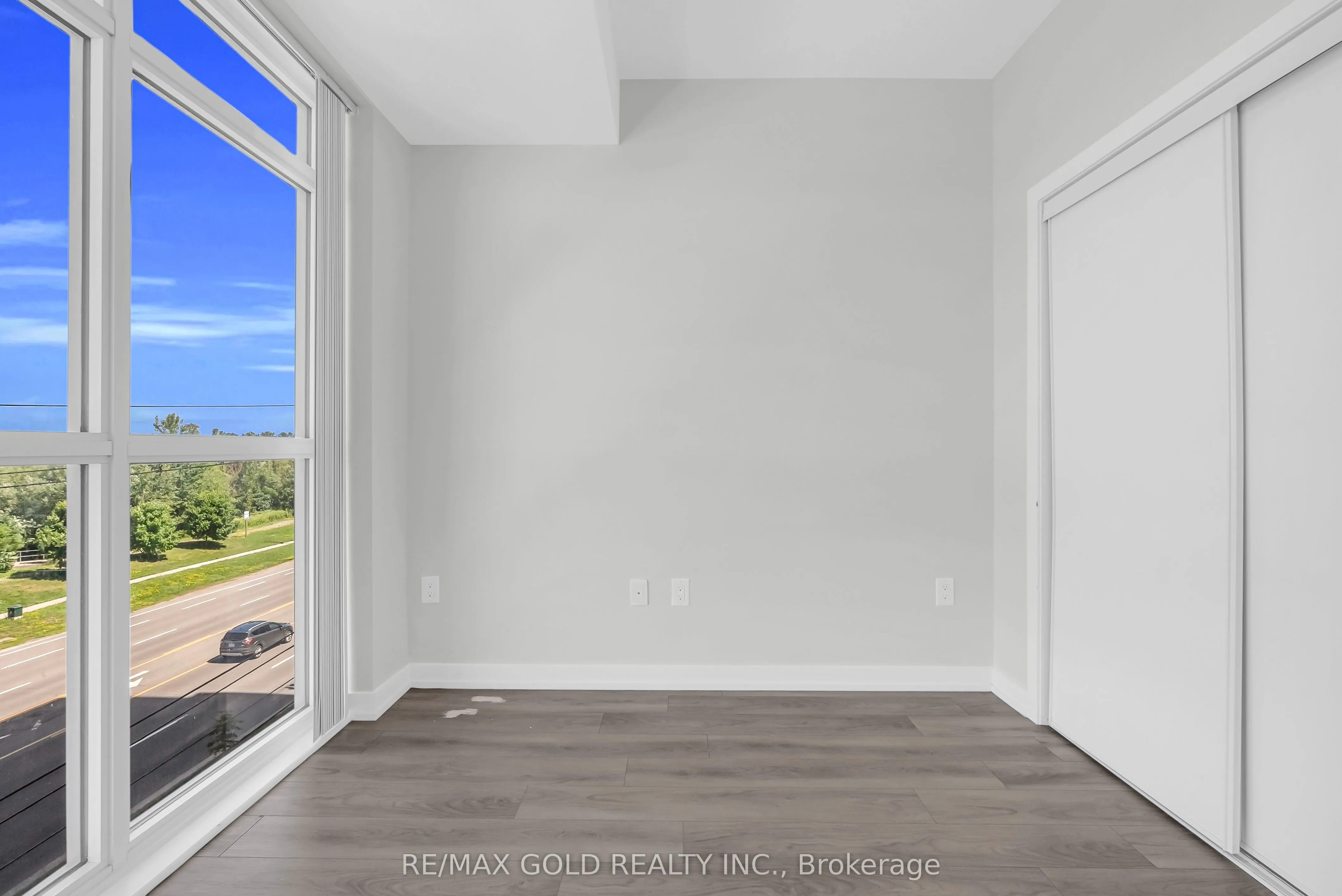 460 Dundas Street E, #402