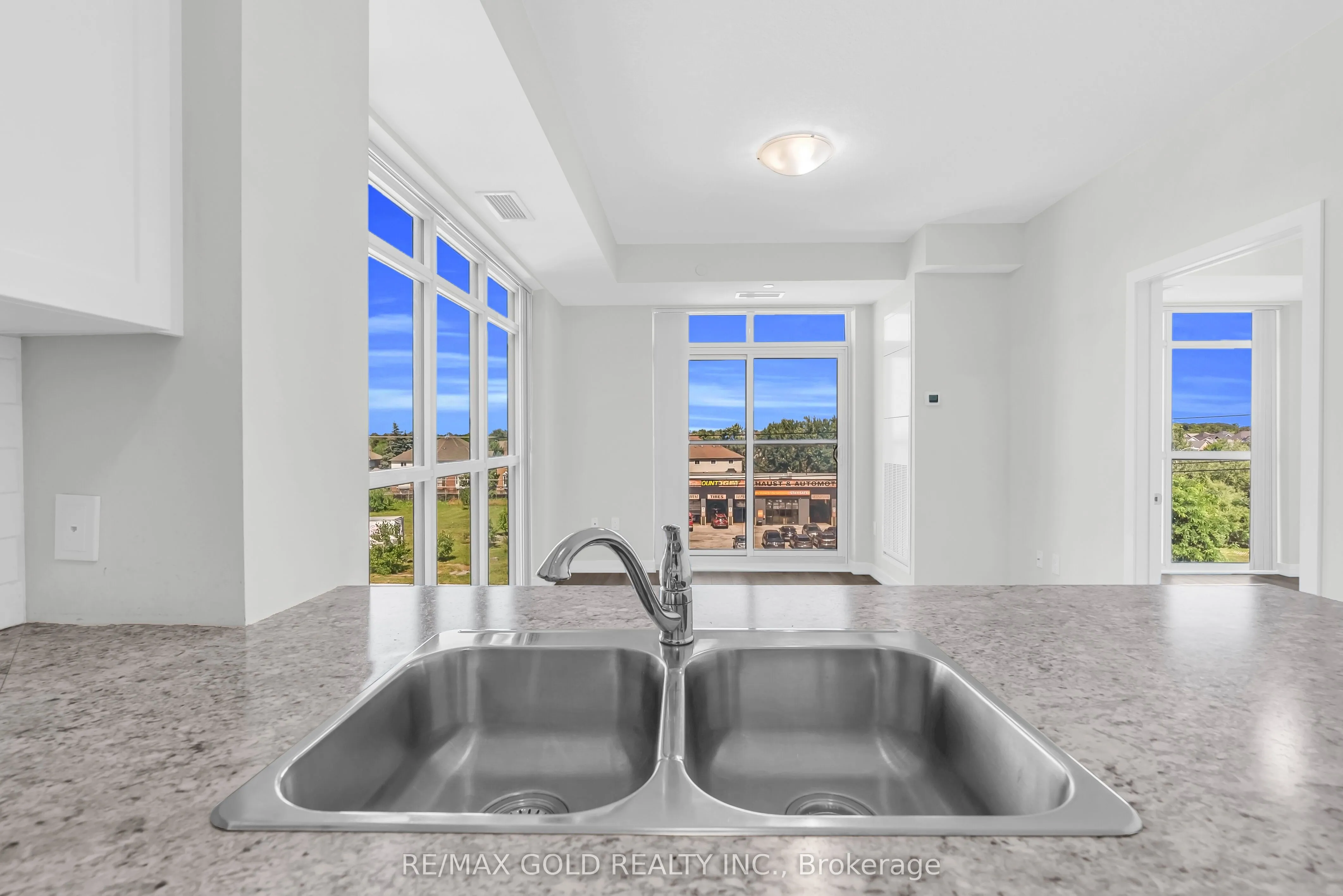 460 Dundas Street E, #402