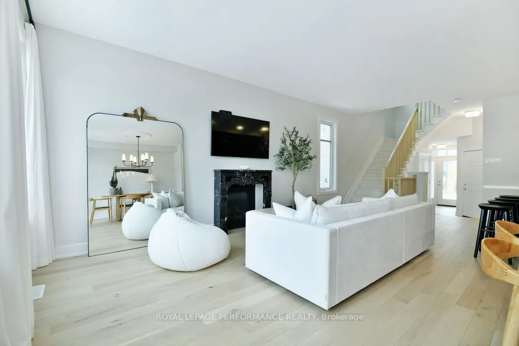 713 Cap Diamant Way