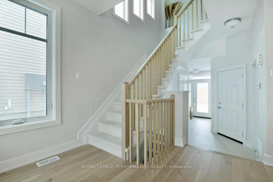 713 Cap Diamant Way
