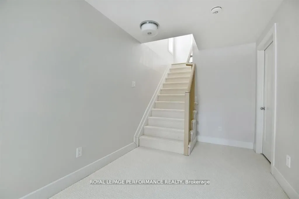 713 Cap Diamant Way