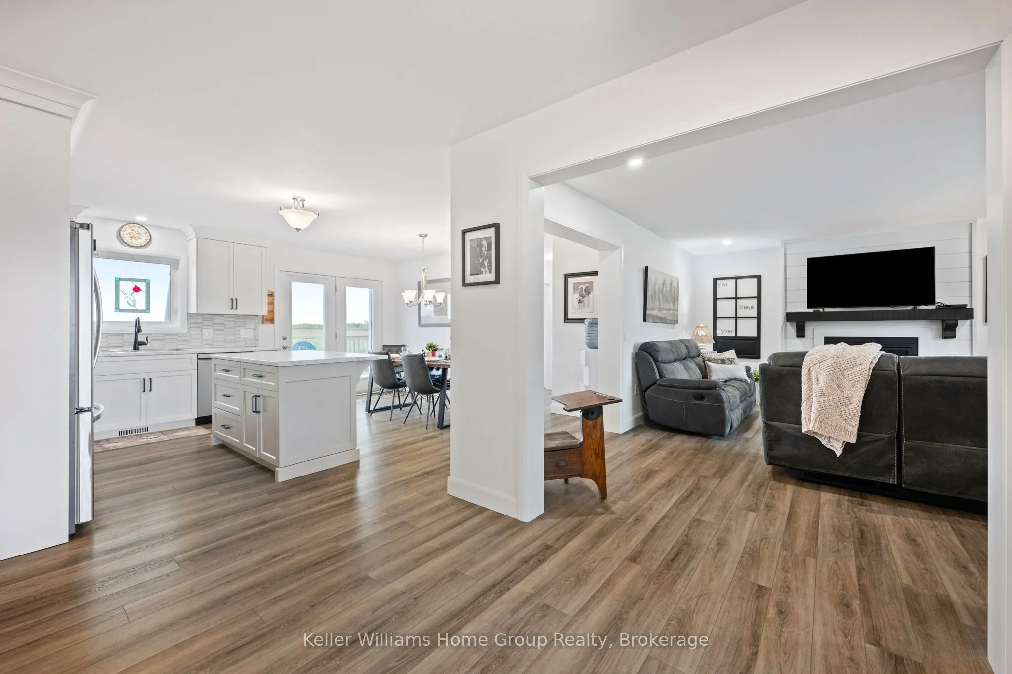 244274 5 Sideroad