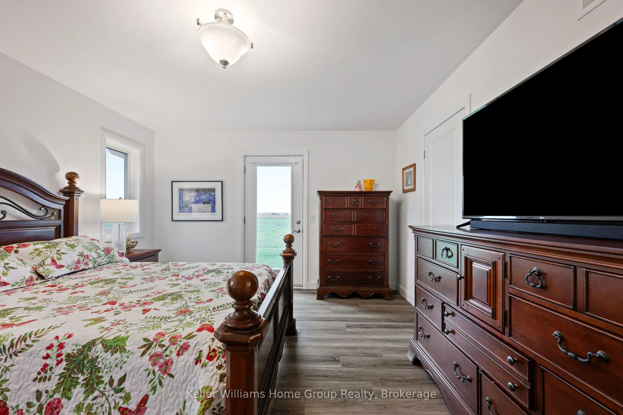 244274 5 Sideroad