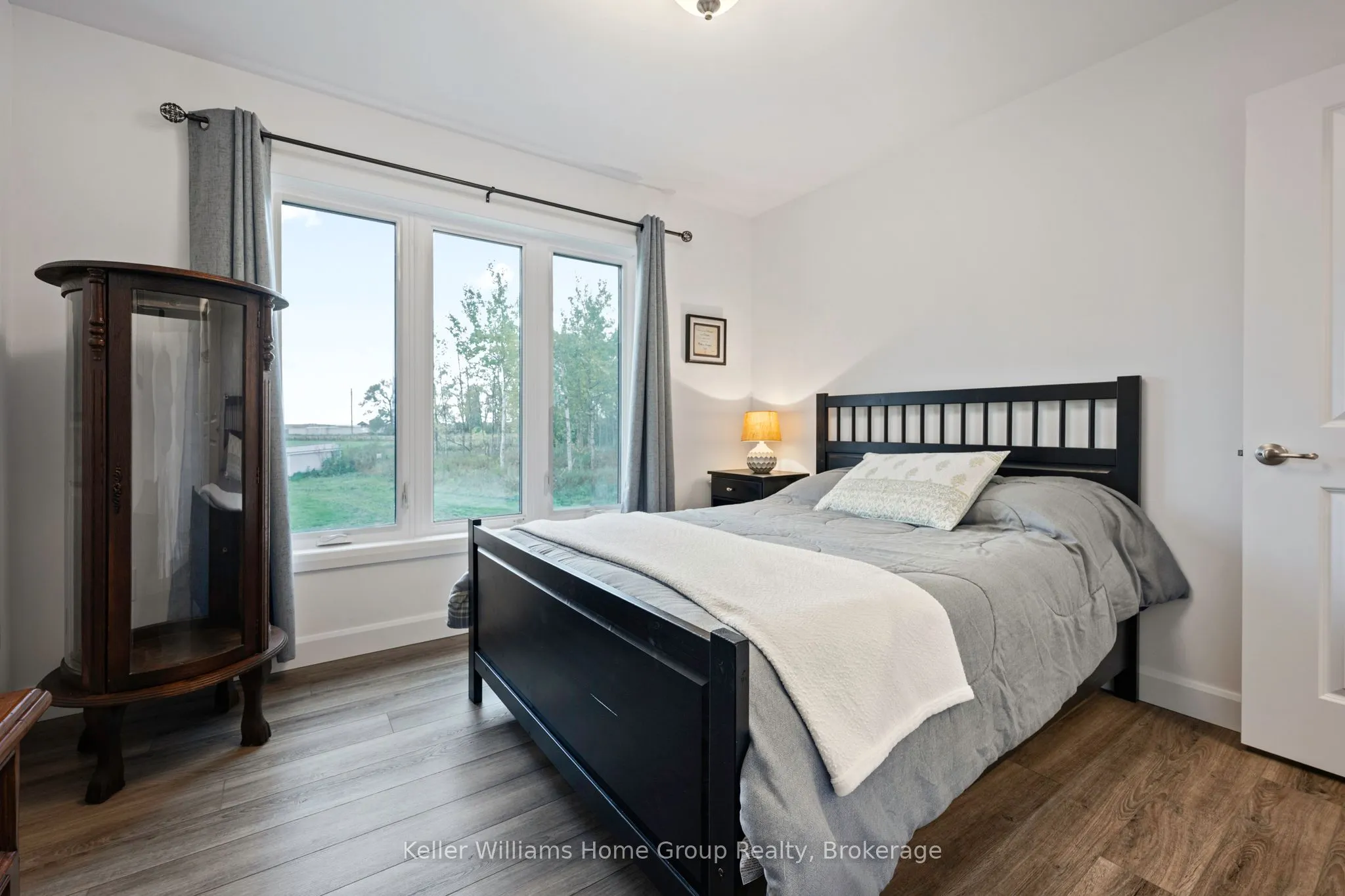 244274 5 Sideroad