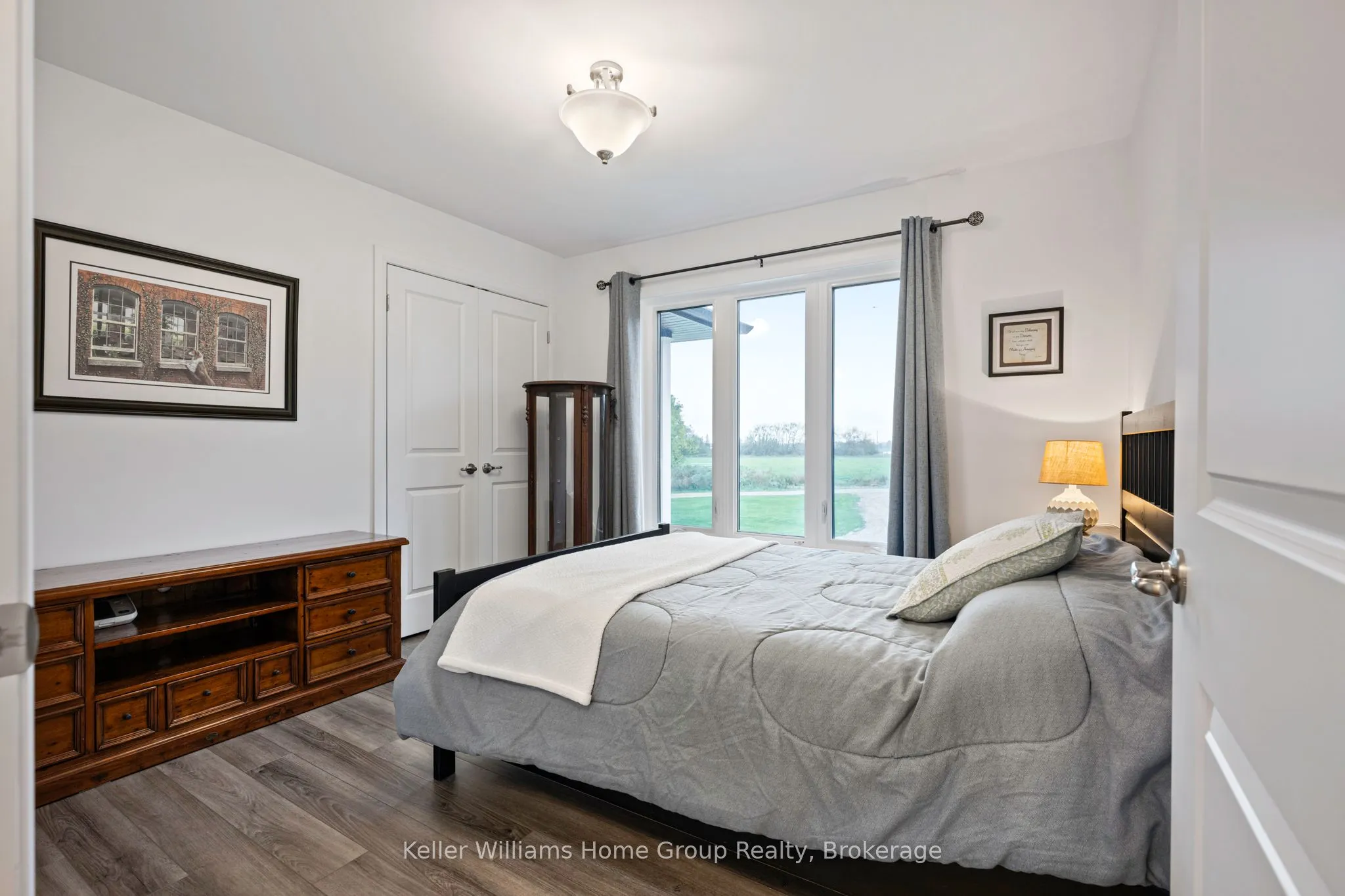 244274 5 Sideroad