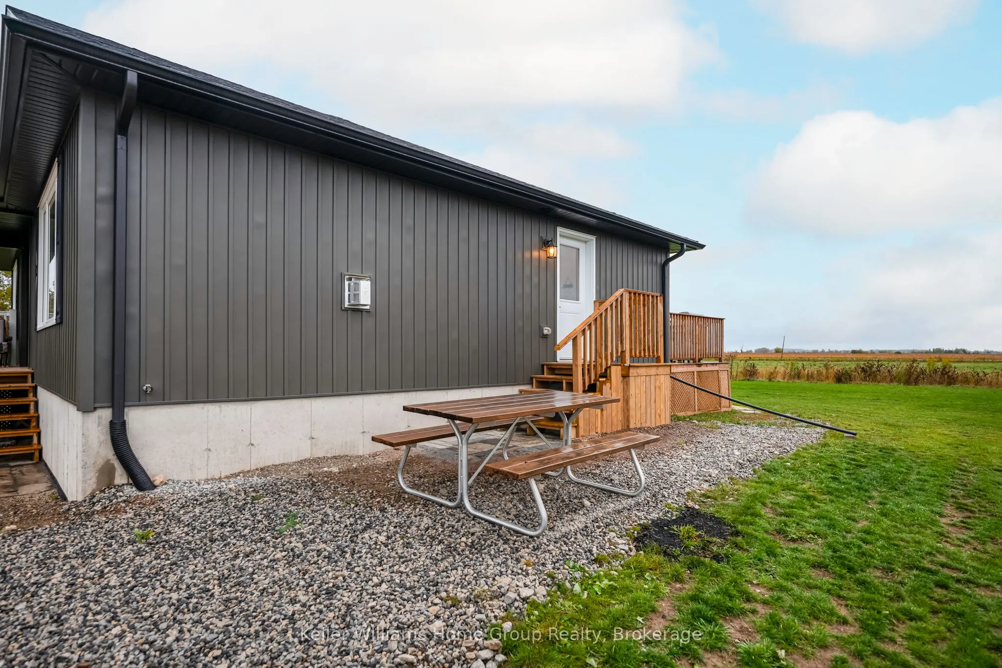 244274 5 Sideroad