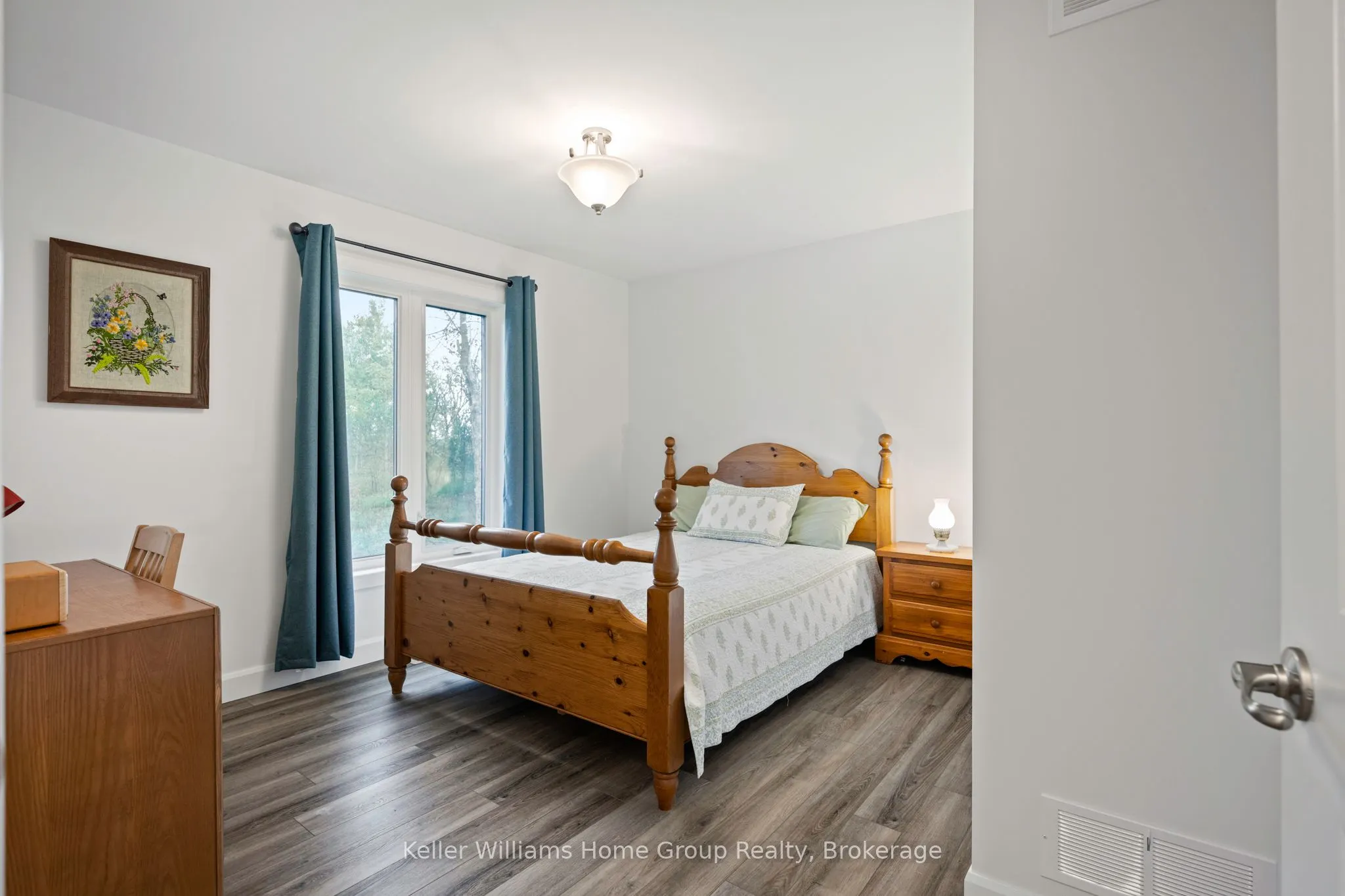 244274 5 Sideroad