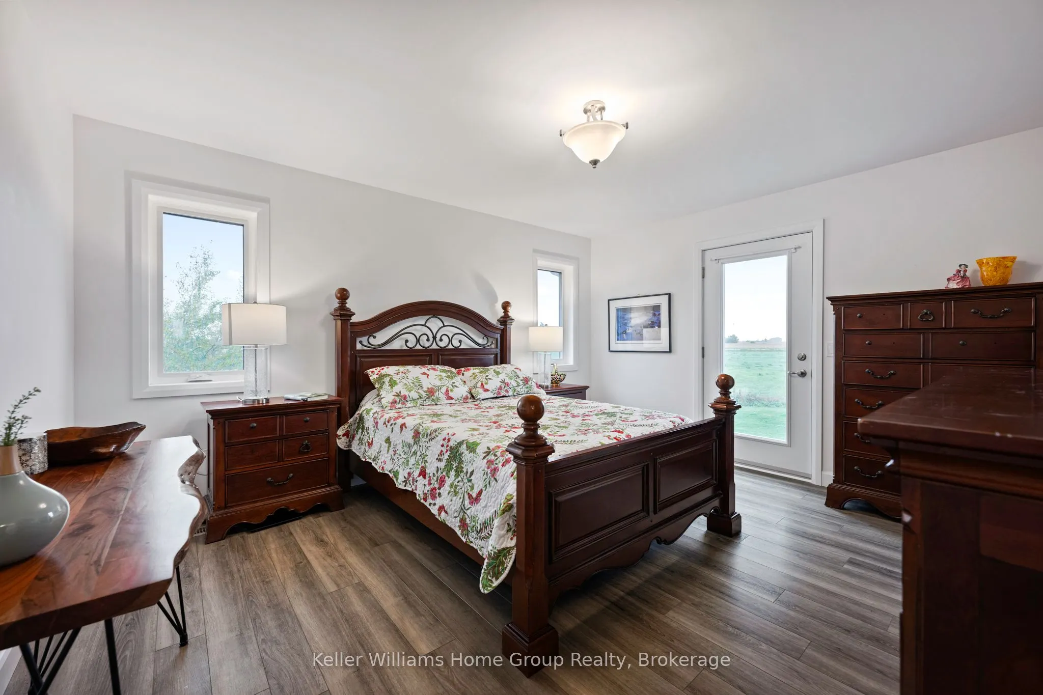 244274 5 Sideroad