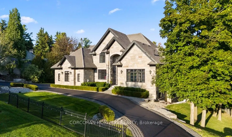 546 Woolwich Place