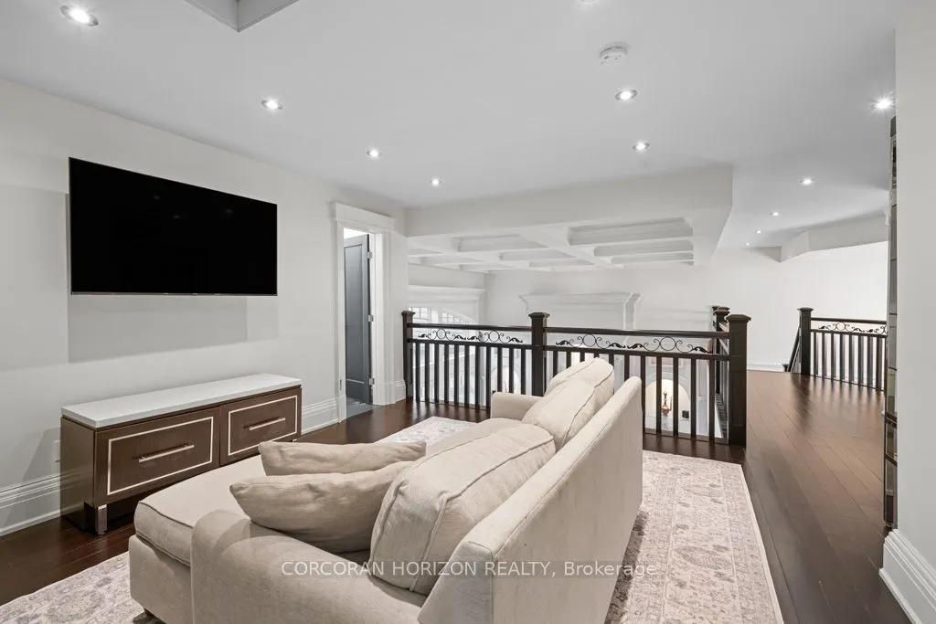 546 Woolwich Place