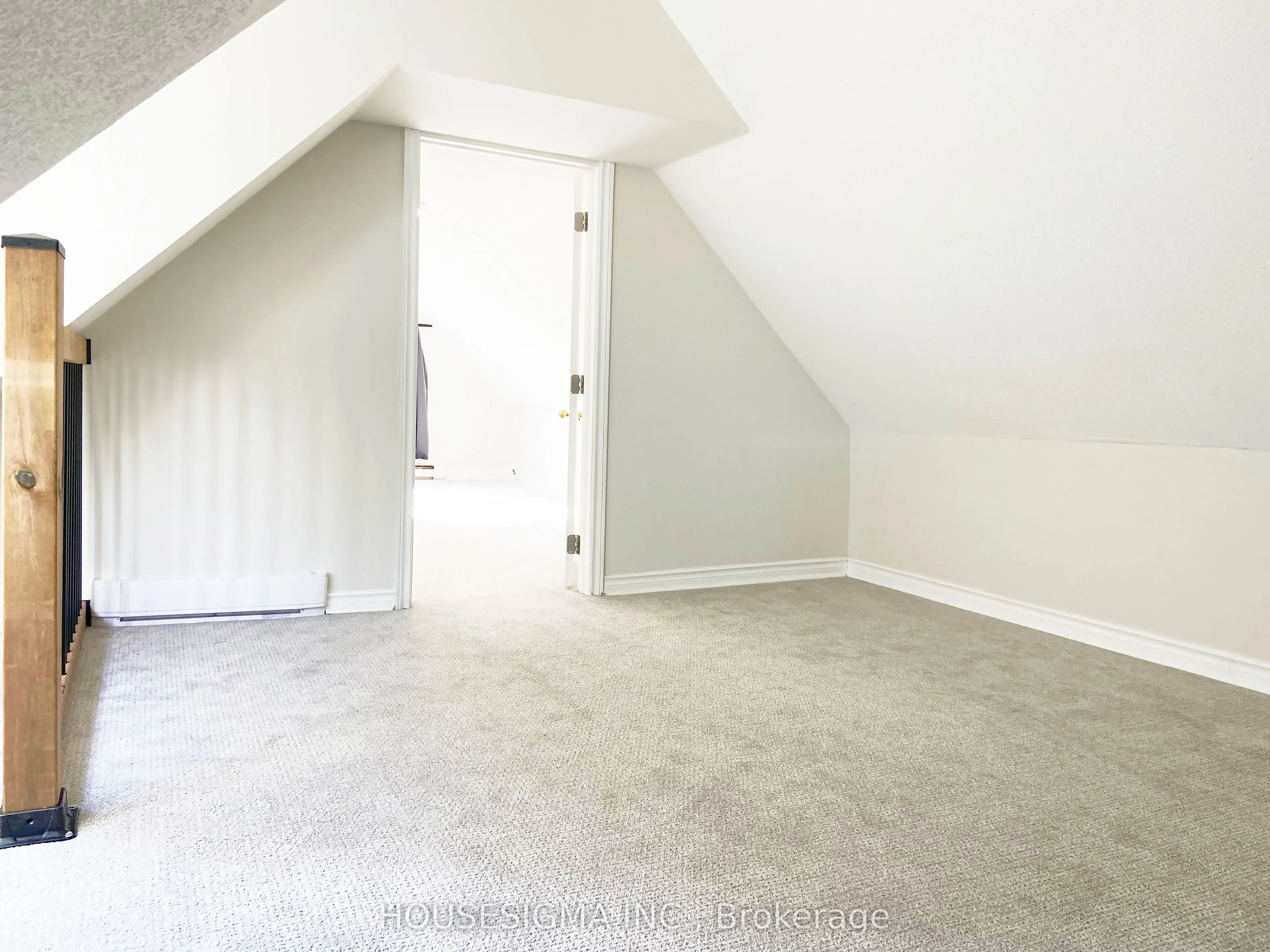 19 Erie Avenue, #Upper