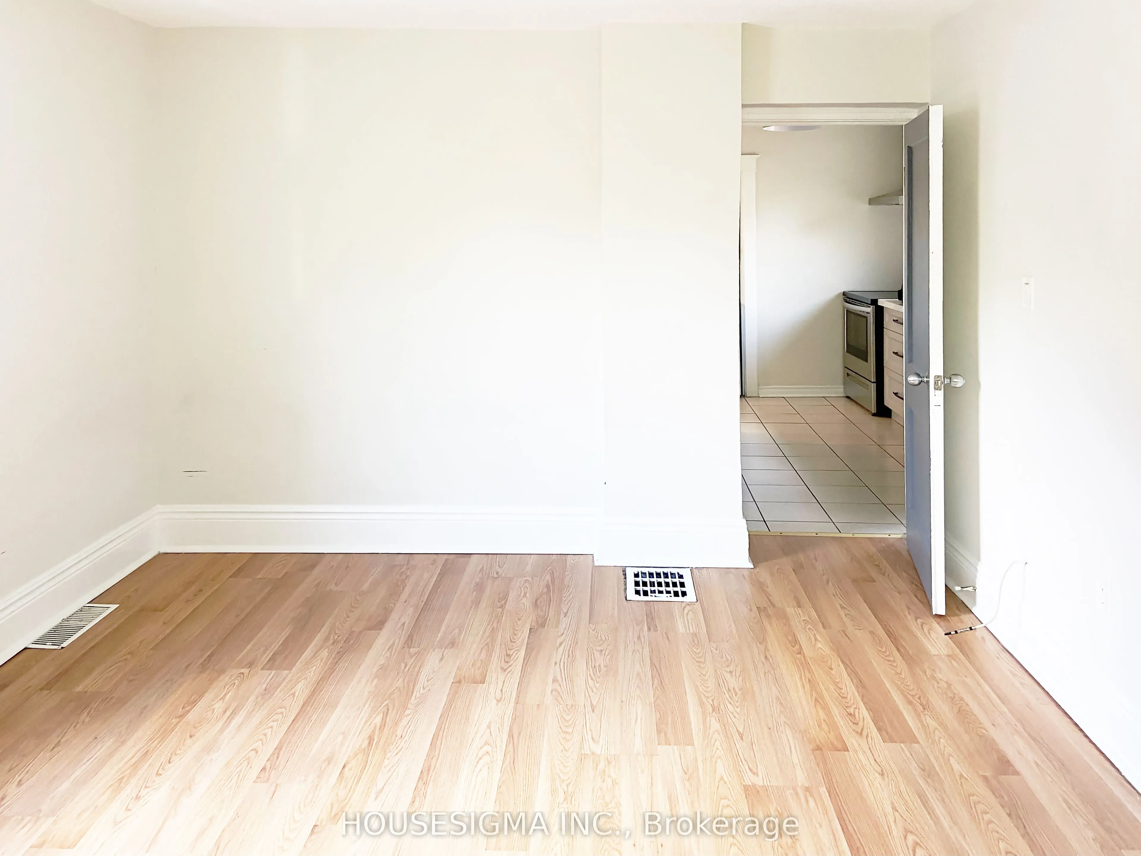 19 Erie Avenue, #Upper