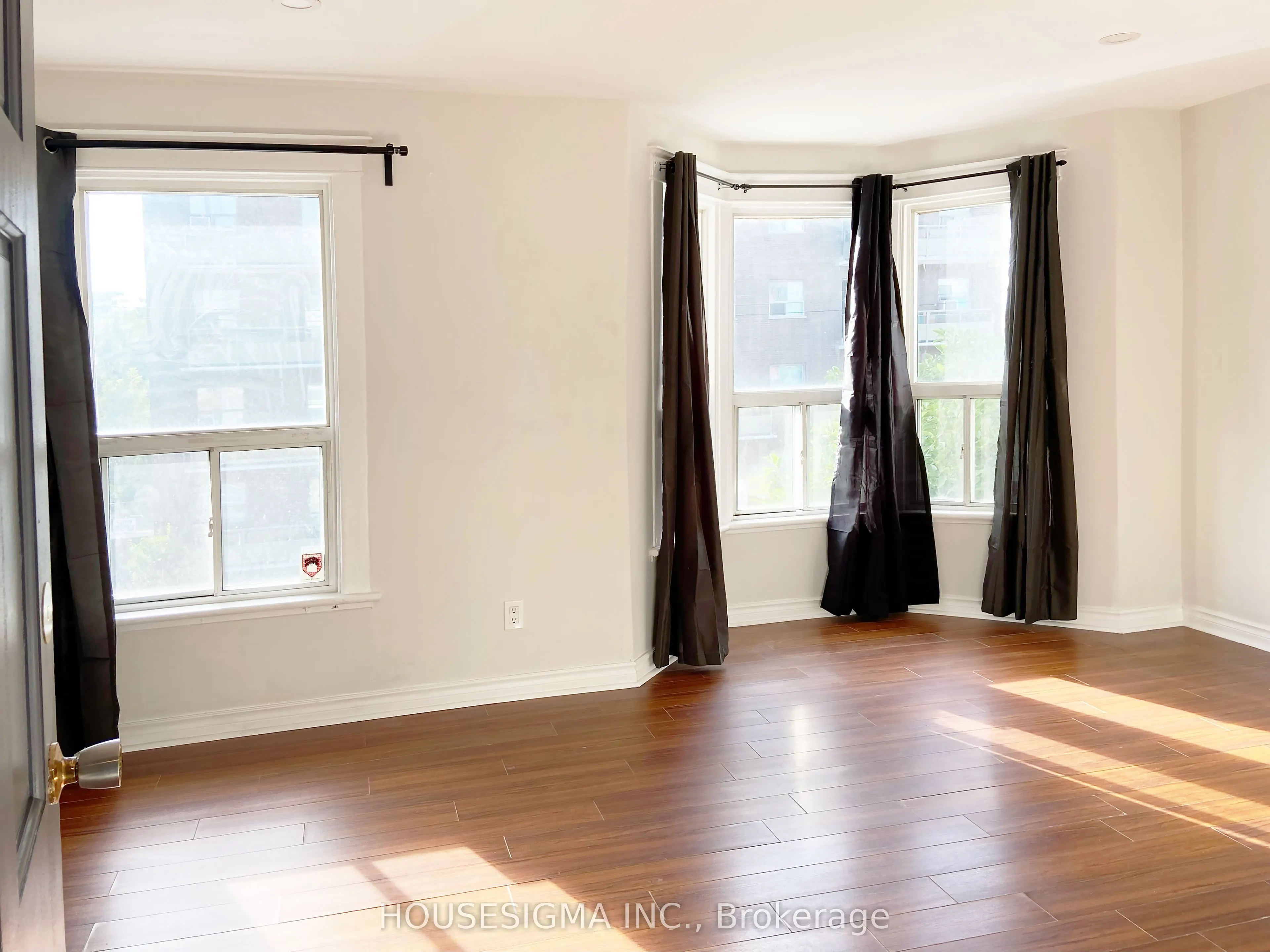 19 Erie Avenue, #Upper